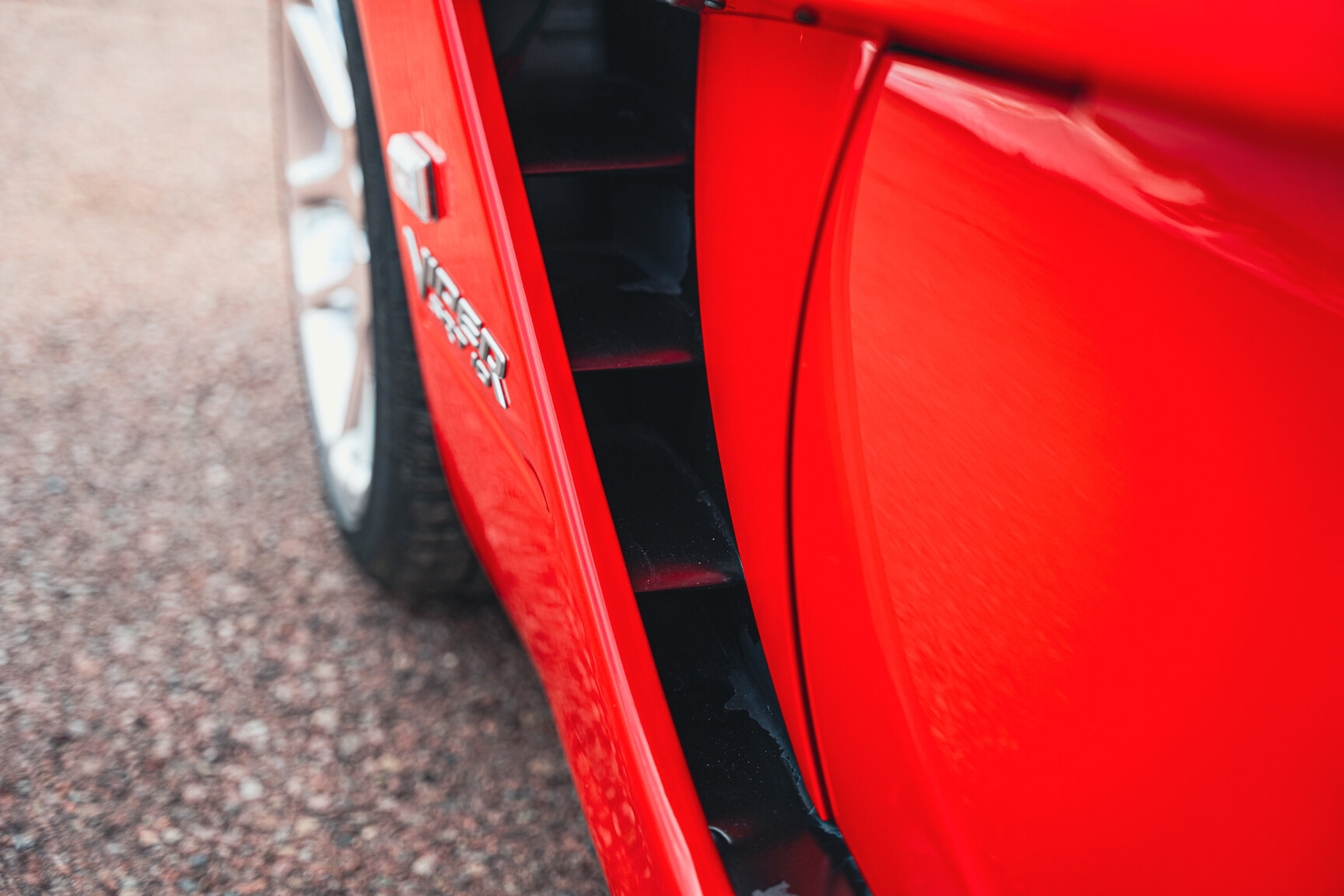 Exteriörbild på 2003 Dodge Viper SRT-10