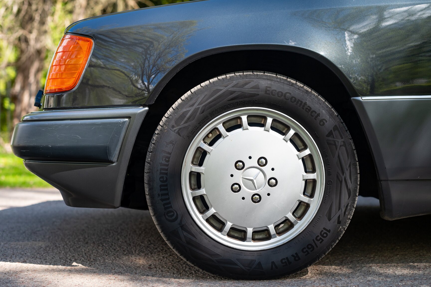 Exterior image of 1993 Mercedes-Benz 400 E
