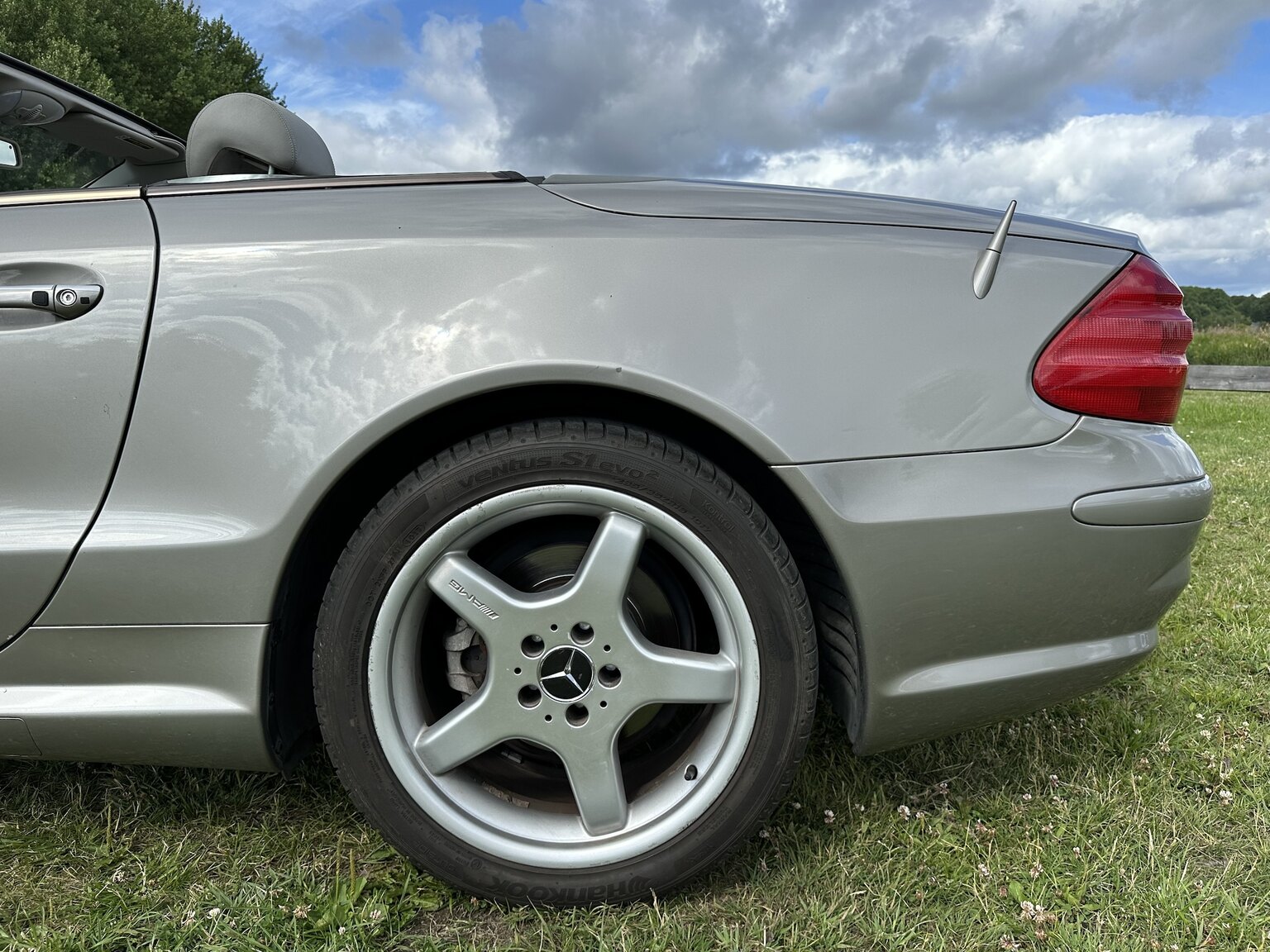 Exteriörbild på 2003 Mercedes Benz SL 500