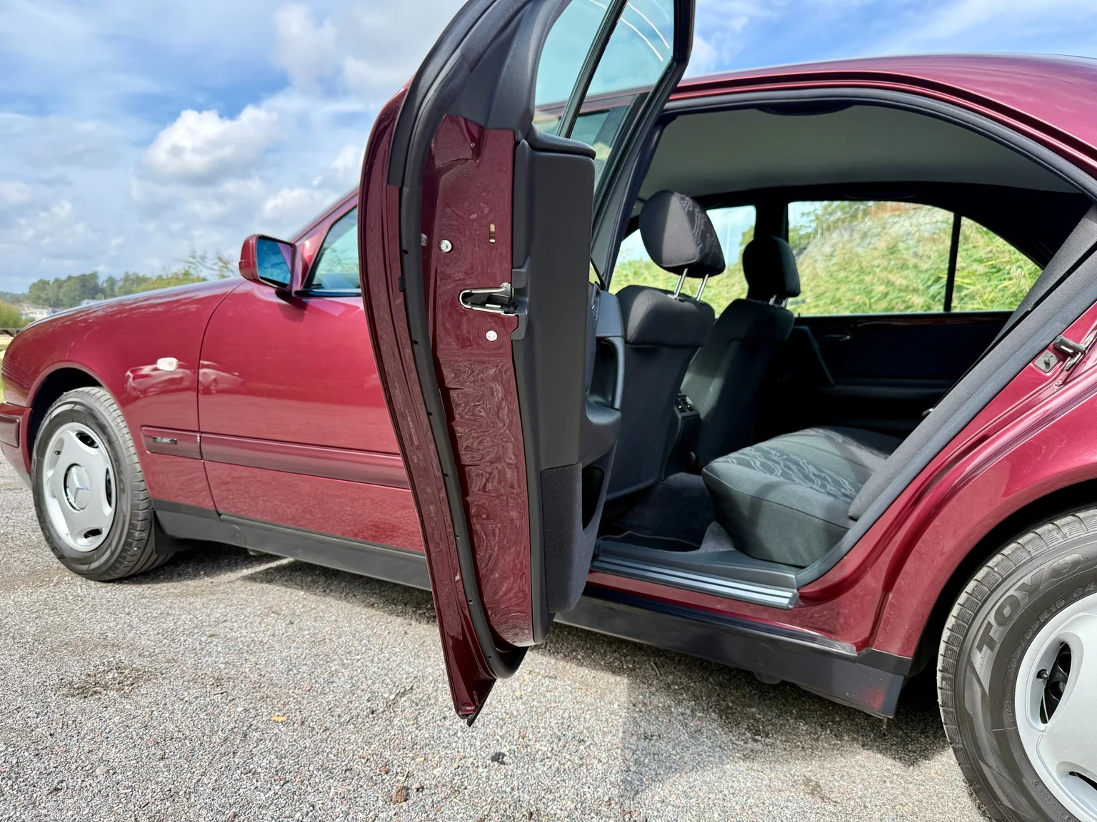 Innenraumfoto von 1997 Mercedes-Benz E 290 TD (30)