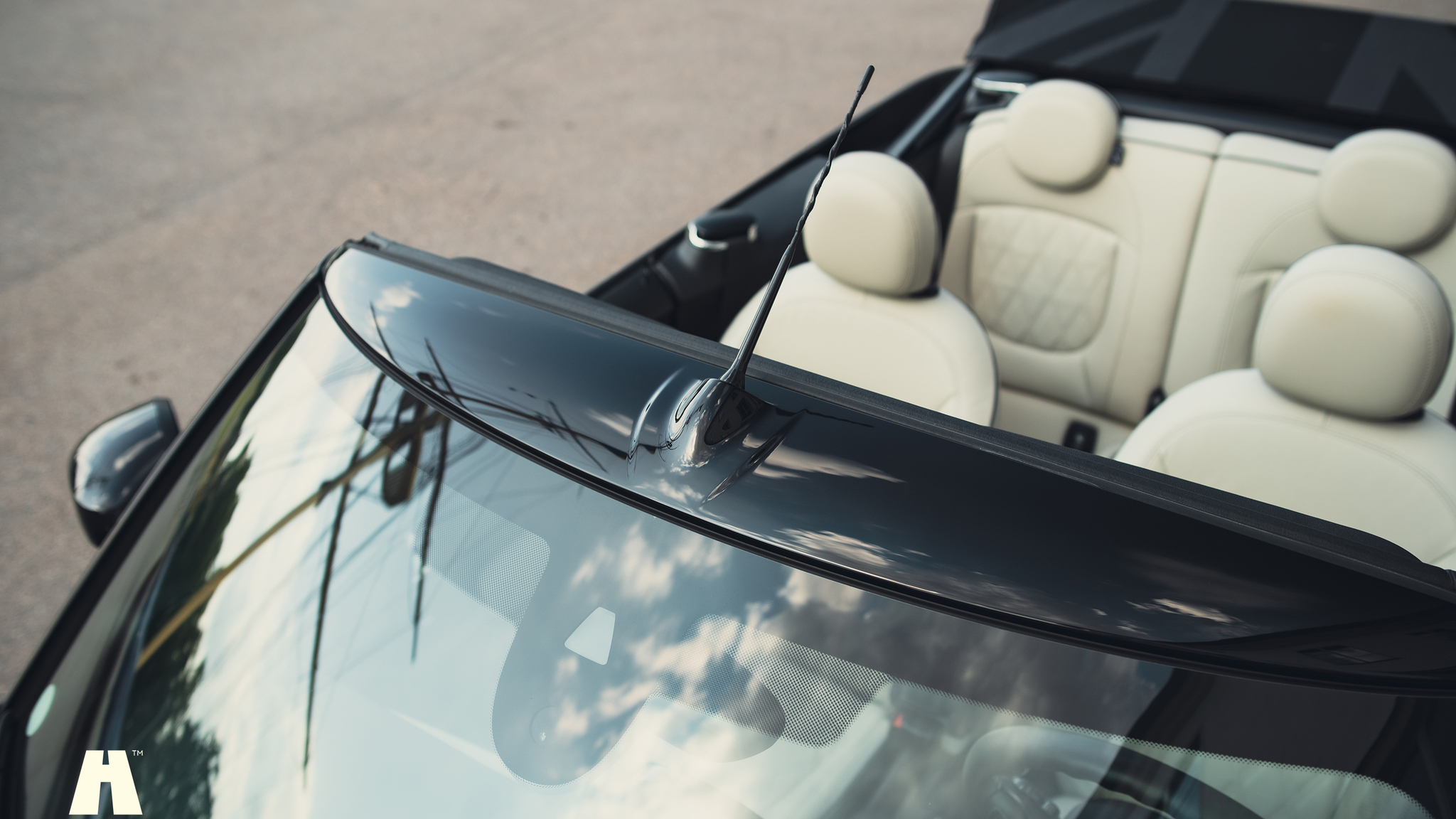 Exteriörbild på 2021 Mini John Cooper Works Cabriolet  (44)