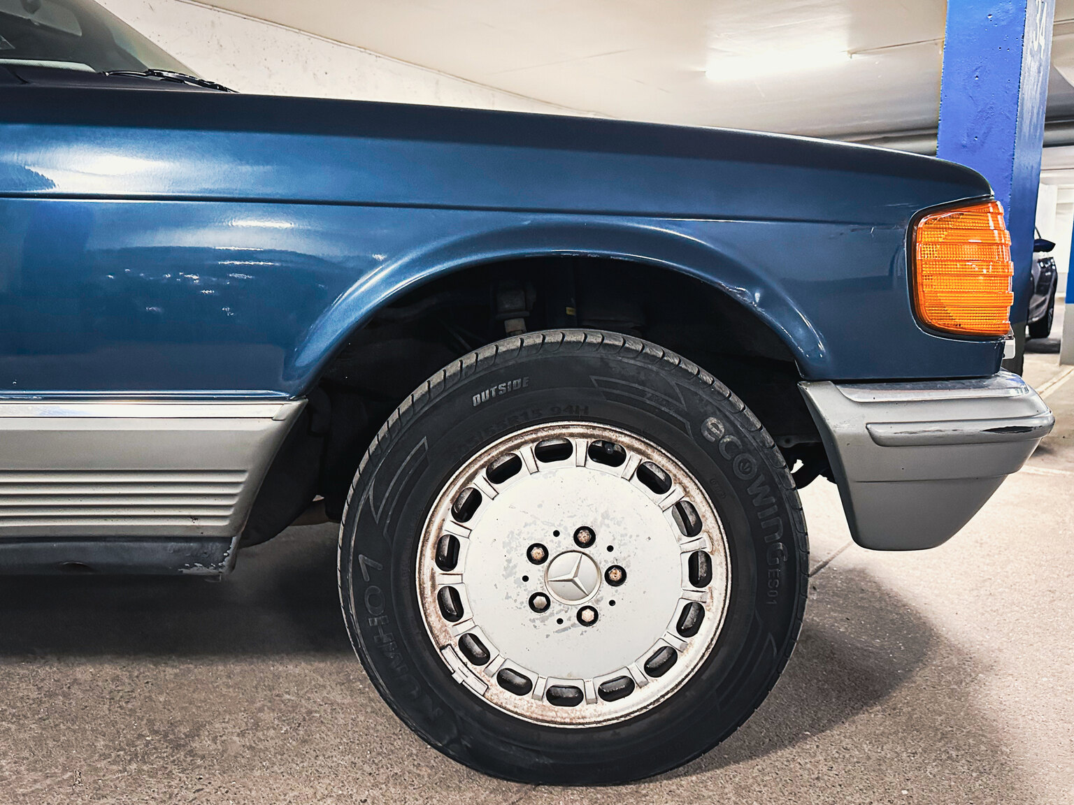 Exterior image of 1985 Mercedes-Benz 500 SEL