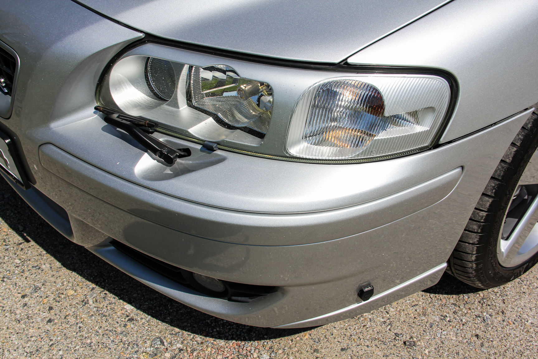 Exterior image of 2005 Volvo V70 R AWD (31)