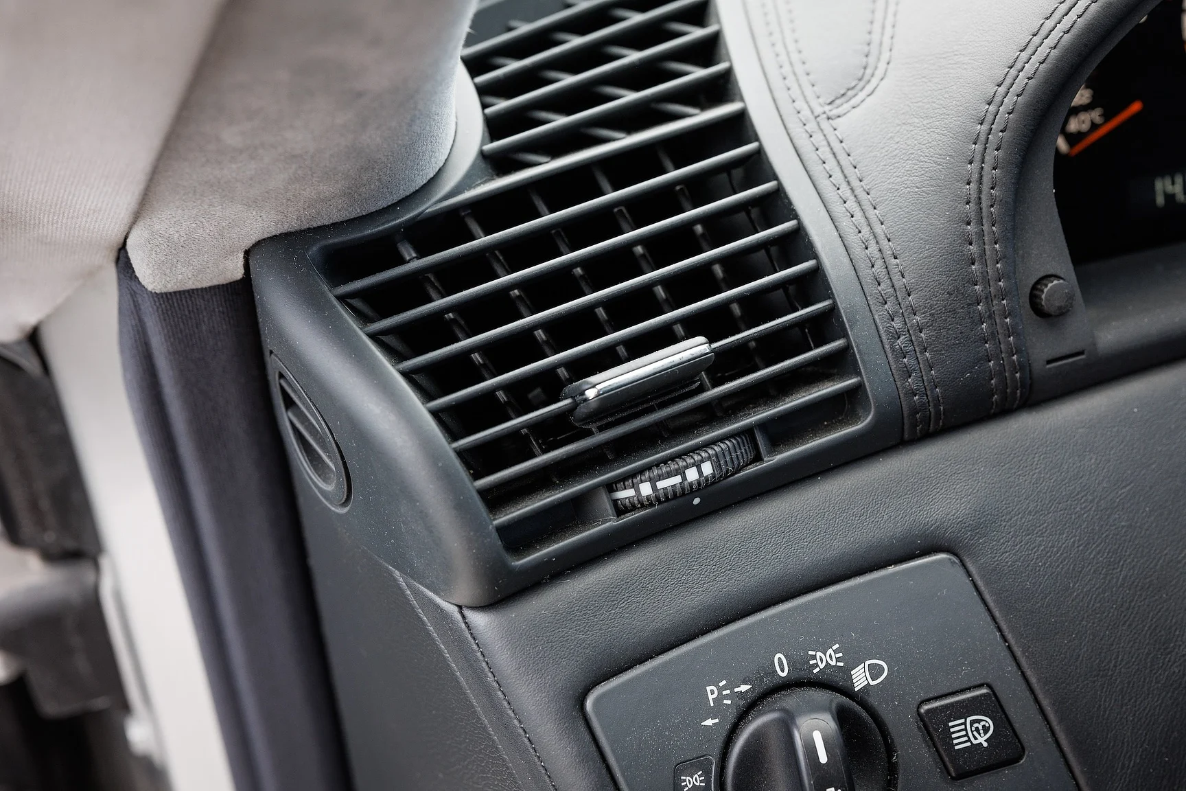 Interior image of 2000 Mercedes-Benz CL 600 (10)