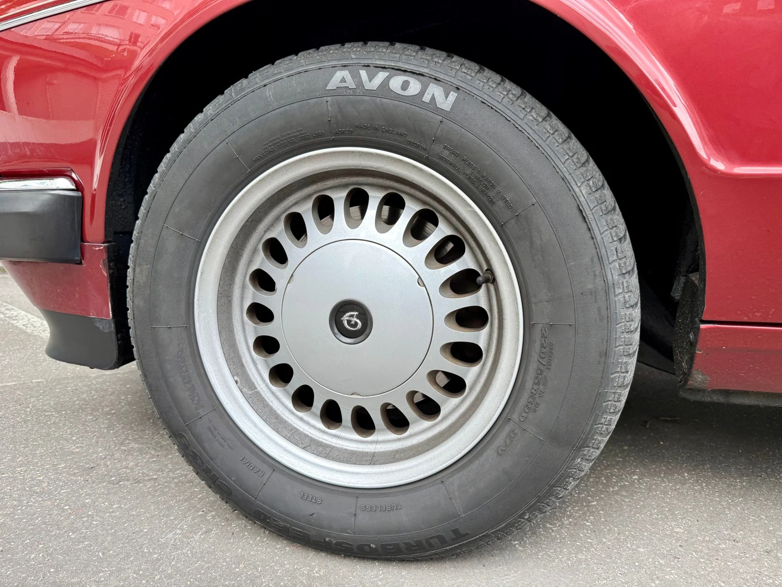Exteriörbild på 1988 Daimler Six (67)