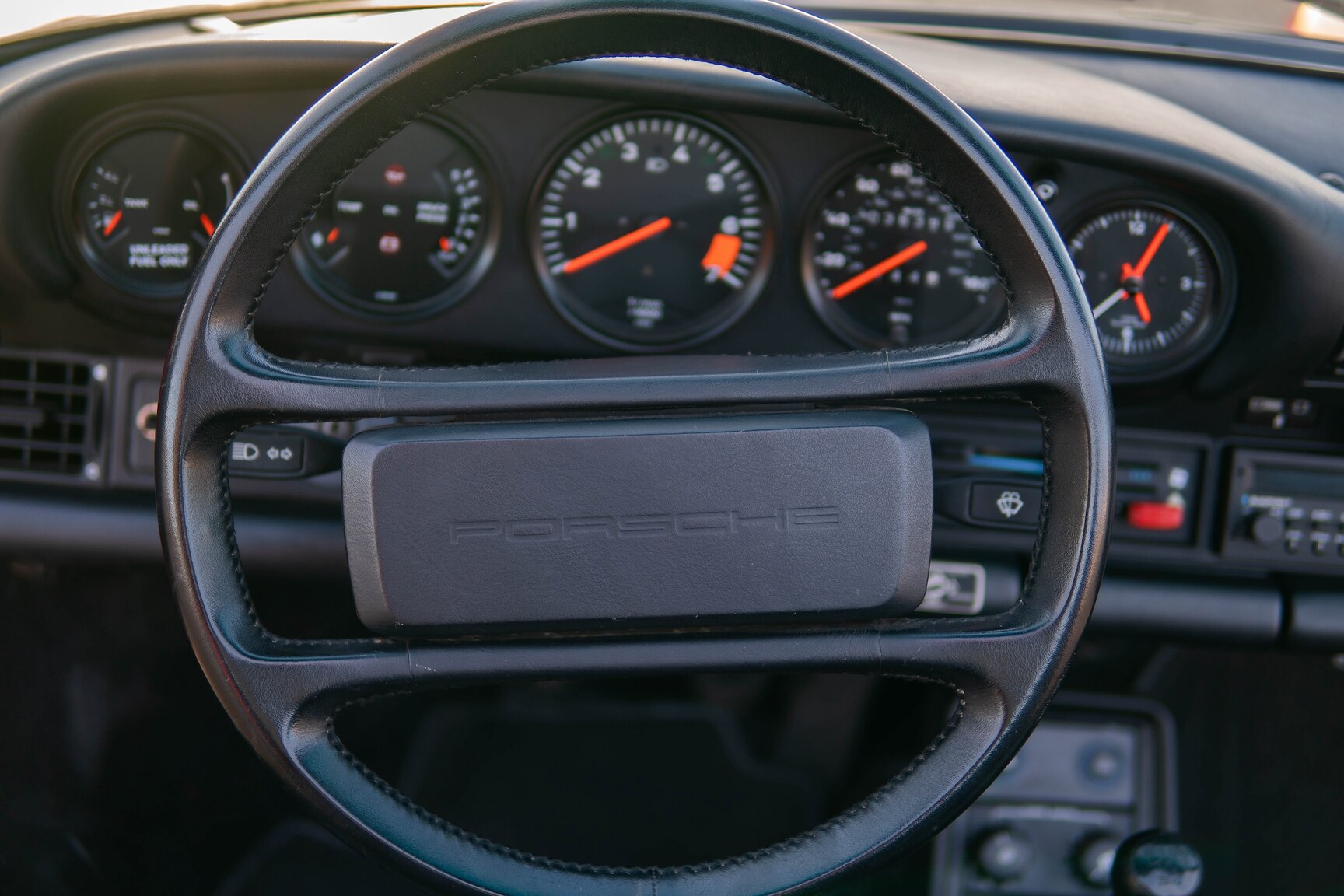 Interiörbild 1987 Porsche 911 Carrera Cab 3.2