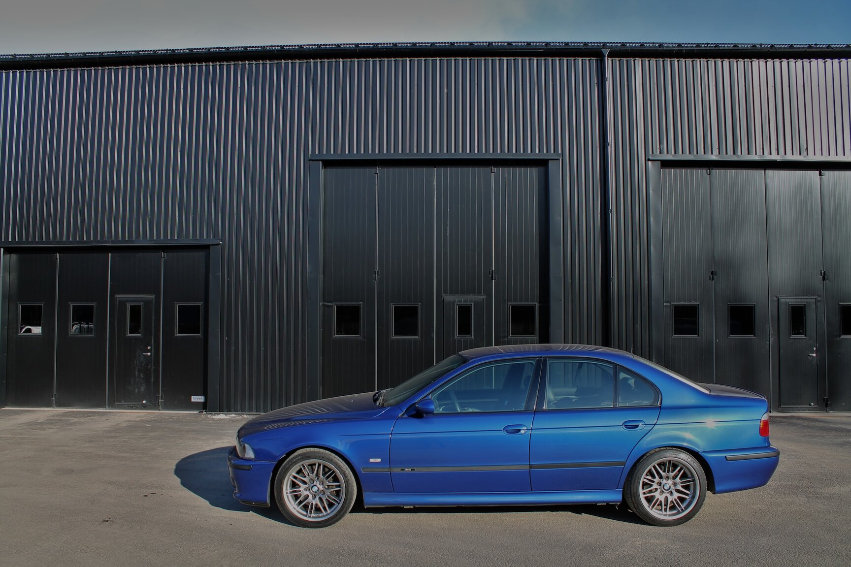 Exteriörbild på 2003 BMW M5