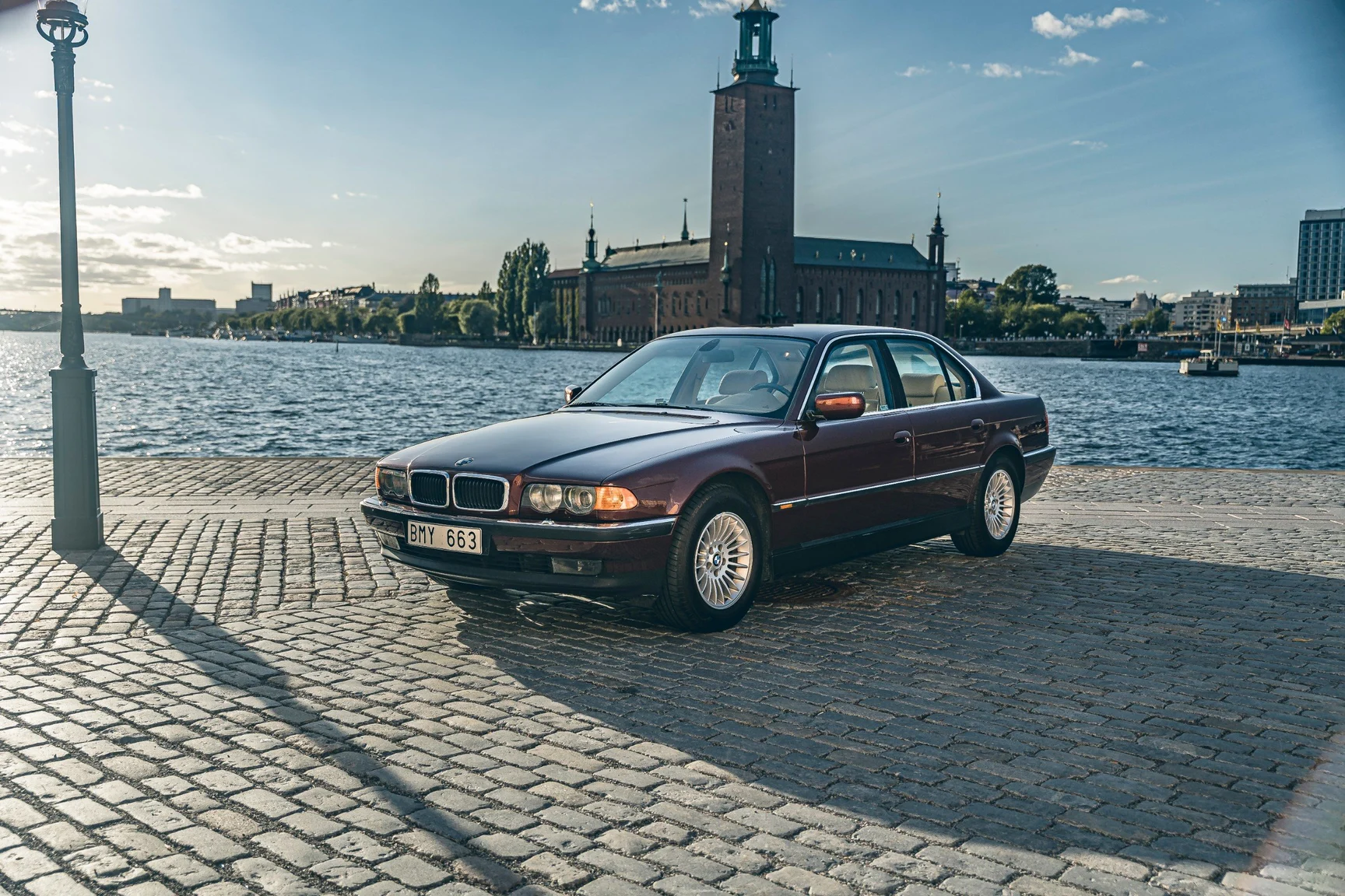 Exteriörbild på 1999 BMW 740i (1)
