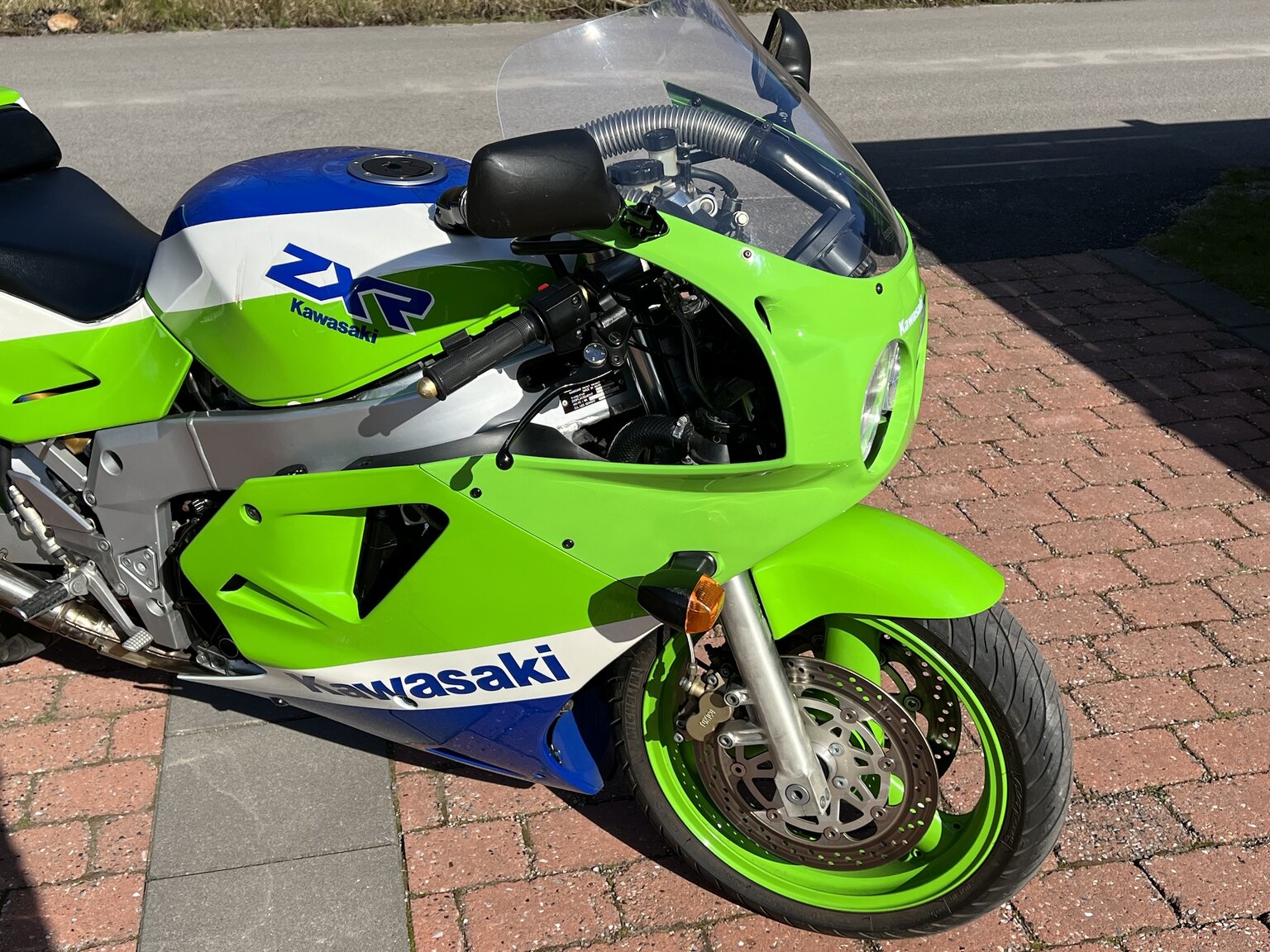 Exterior image of 1989 Kawasaki ZXR 750 H1 (14)