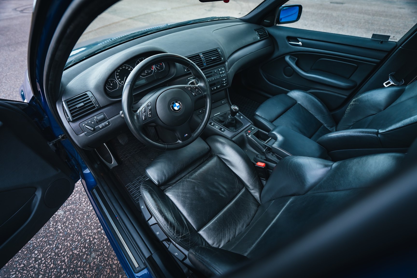 Interior image of 2003 BMW 330i