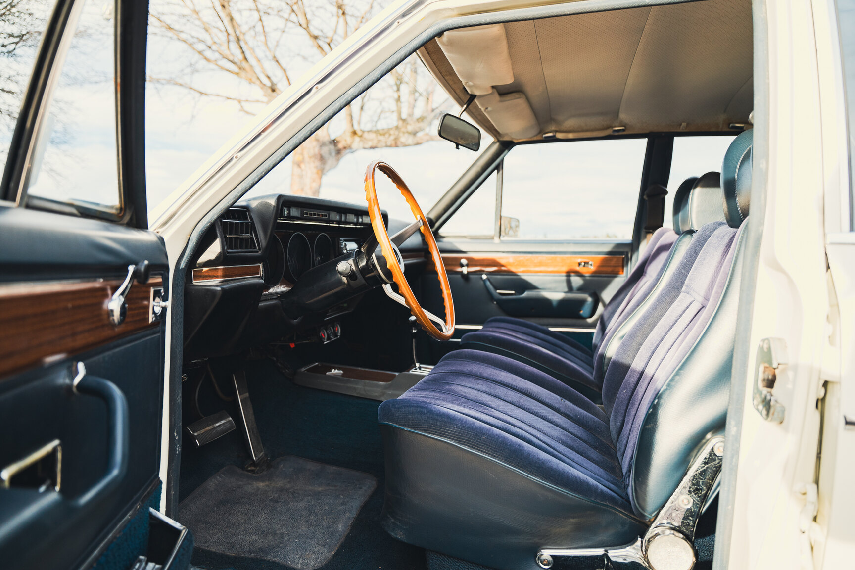 Interior image of 1973 Opel Diplomat V8