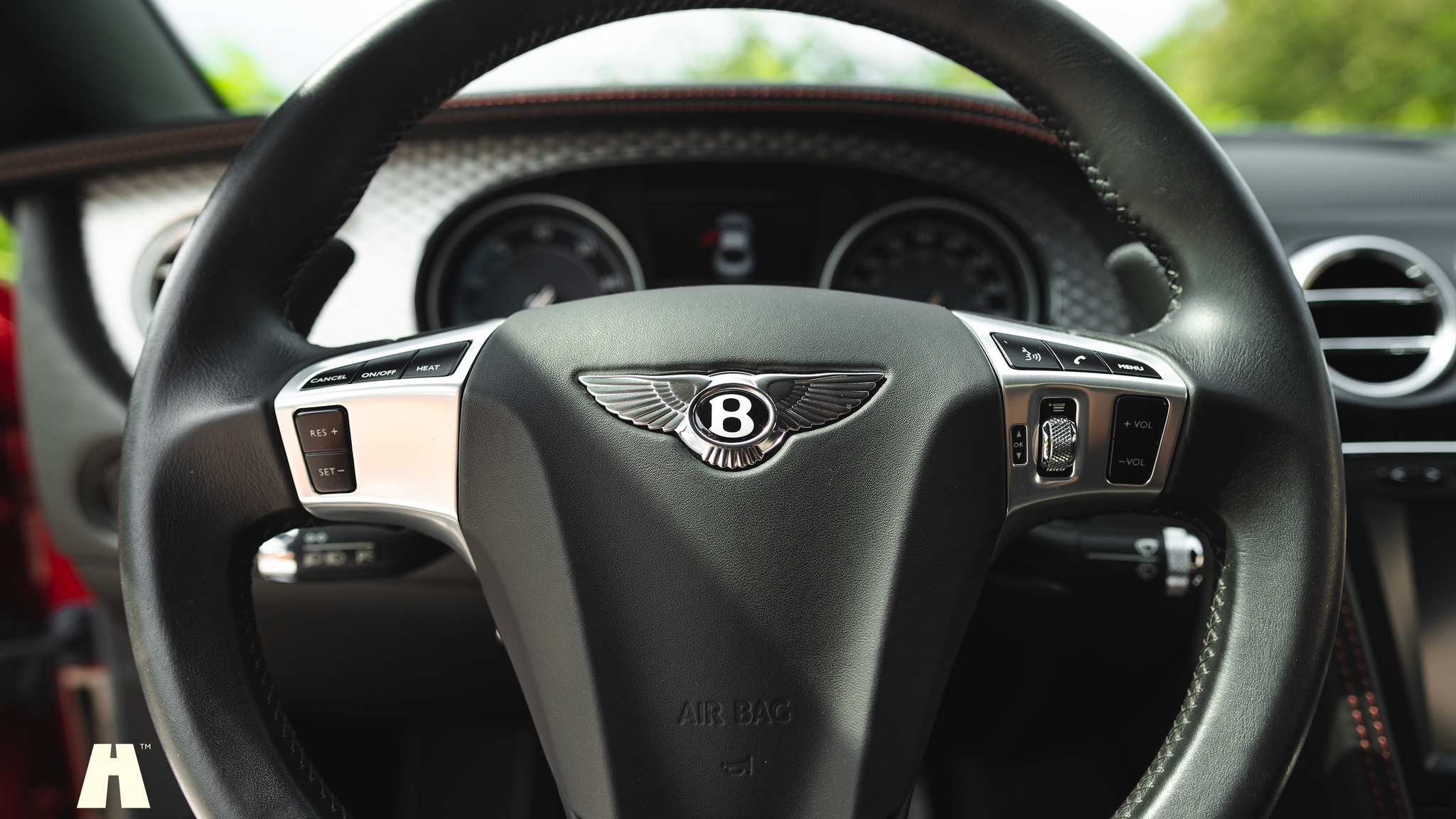 Innenraumfoto von 2013 Bentley Continental GT V8 (19)