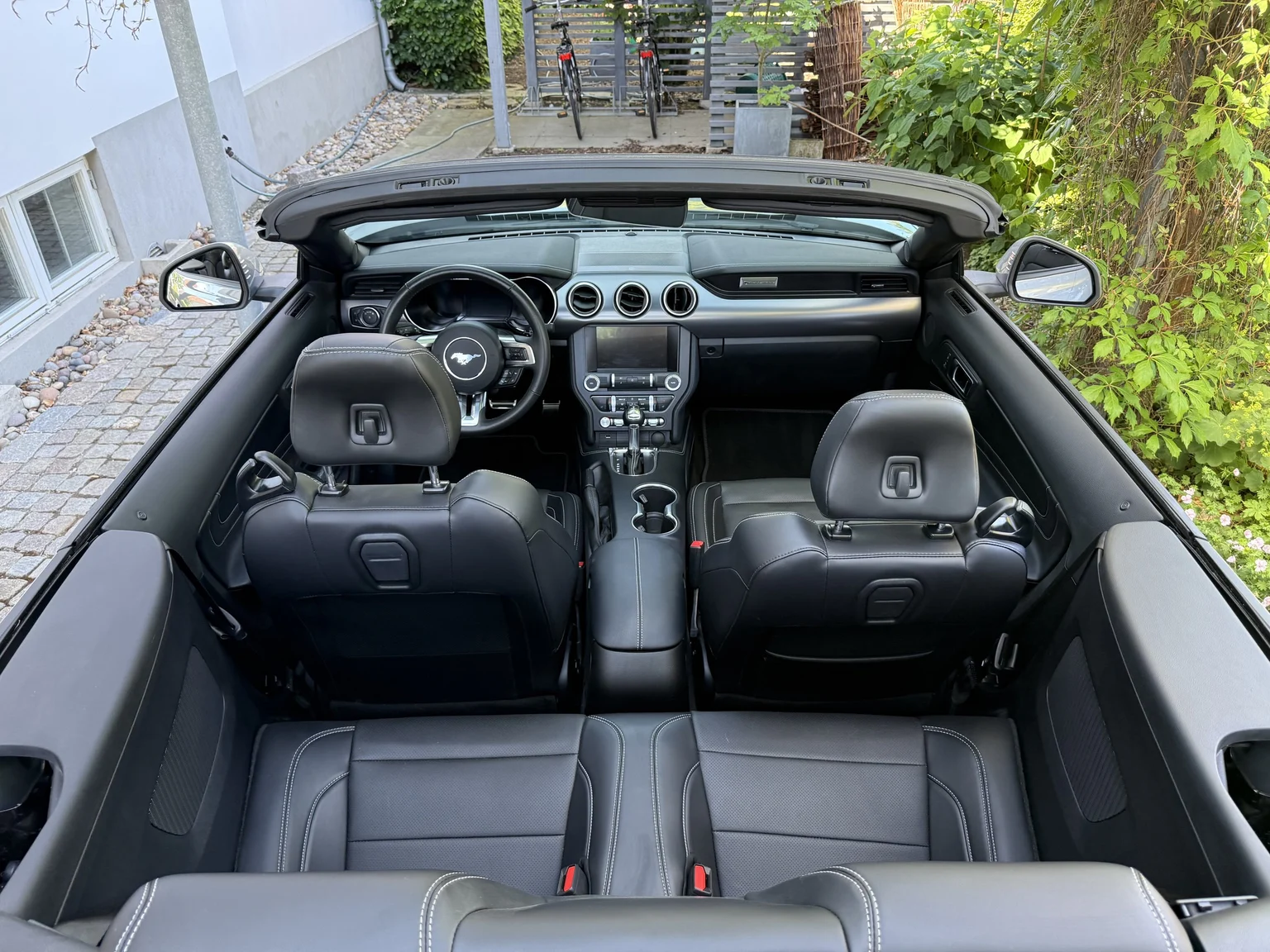 Interior image of 2021 Ford Mustang GT Cabriolet (42)