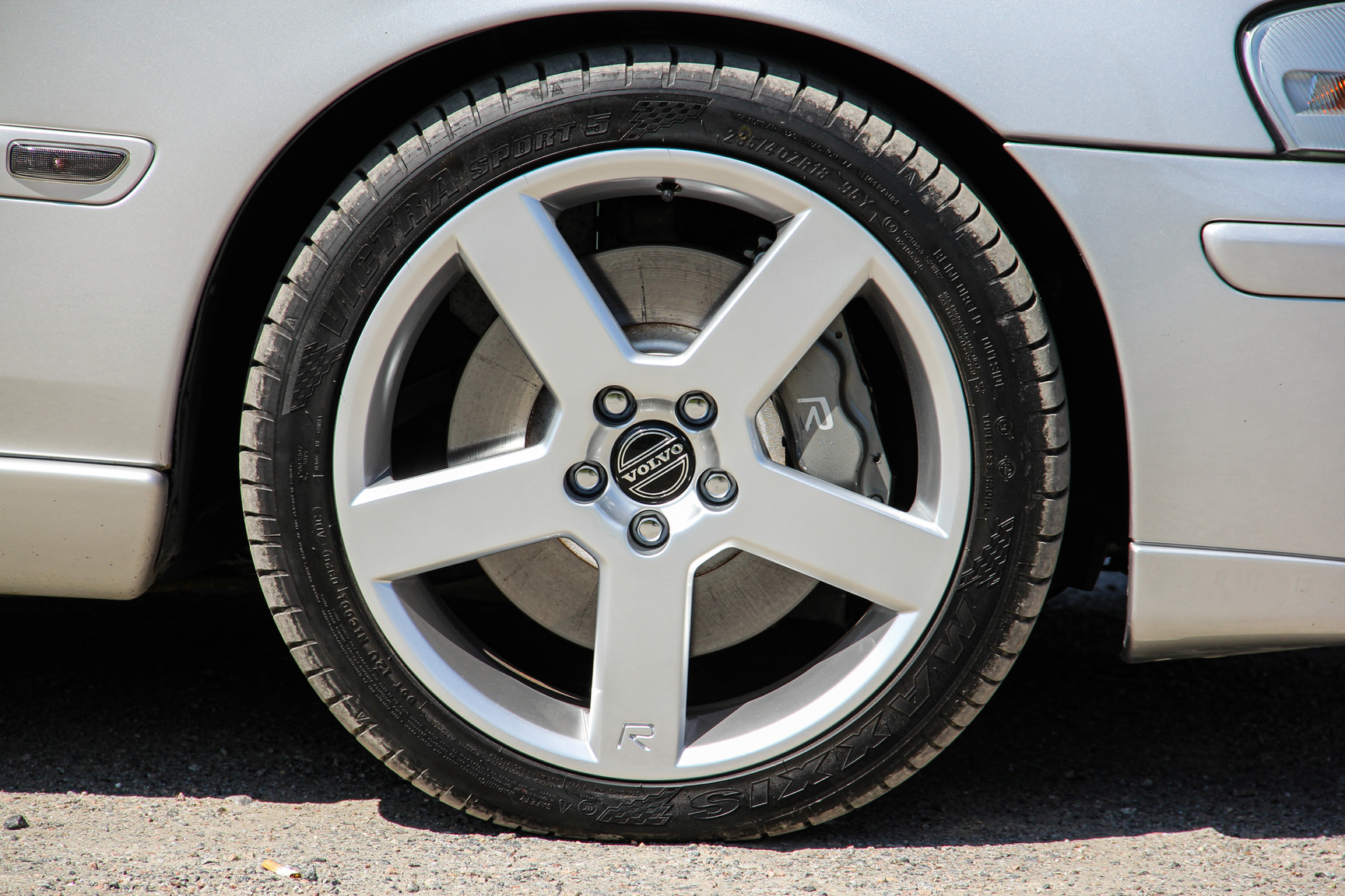 Exteriörbild på 2005 Volvo V70 R AWD (45)