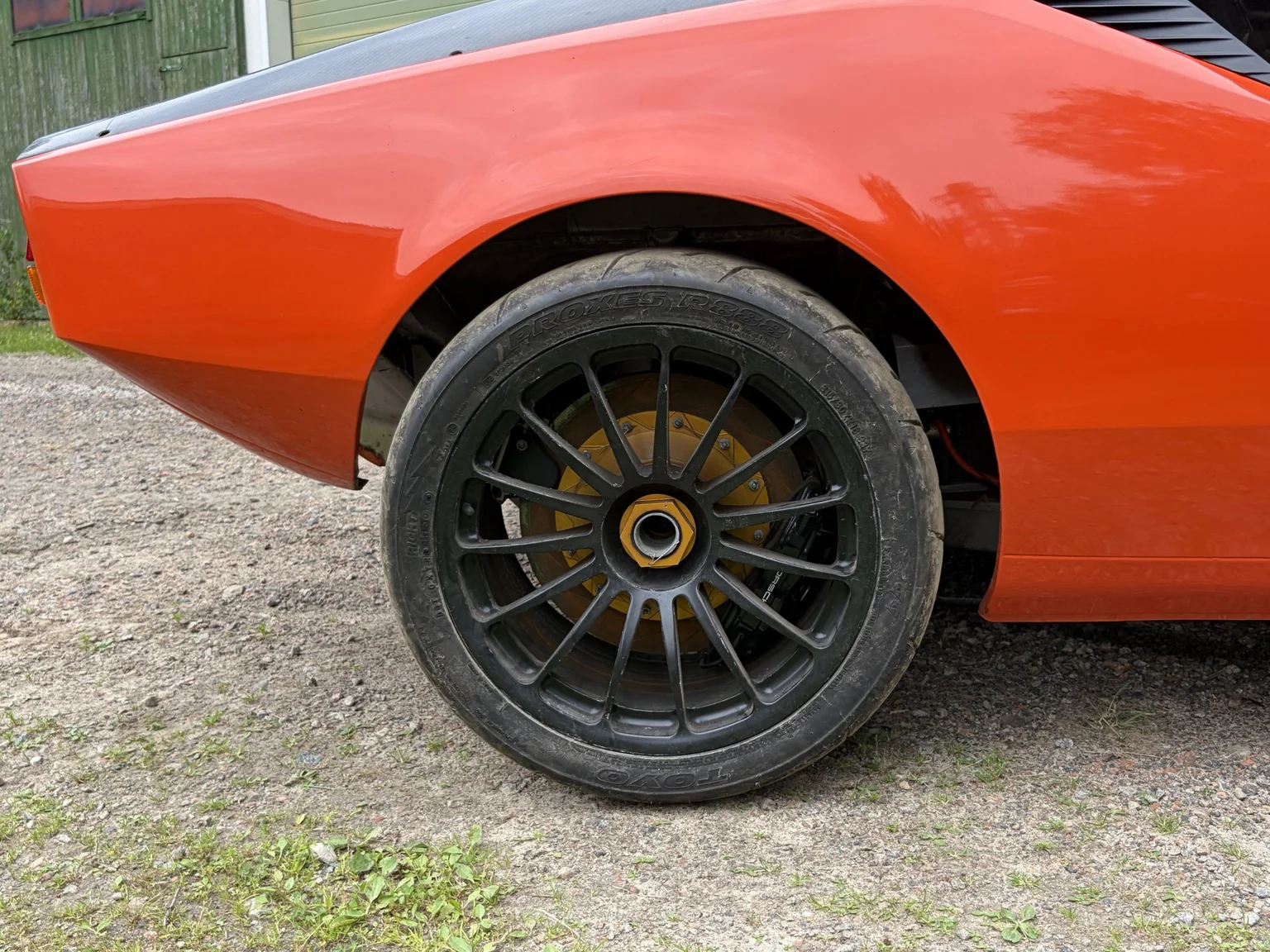 Exteriörbild på 1972 De Tomaso Pantera LS Restomod (33)
