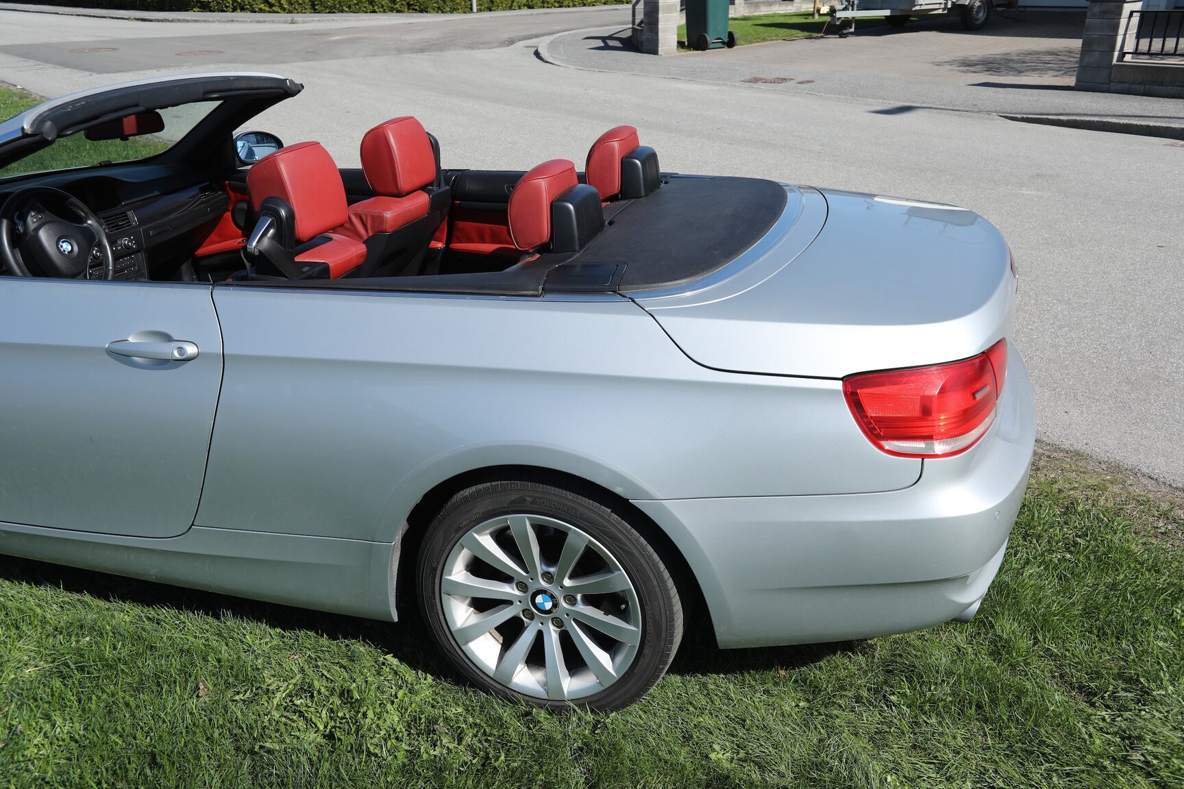 Exterior image of 2008 BMW 325D Cabriolet