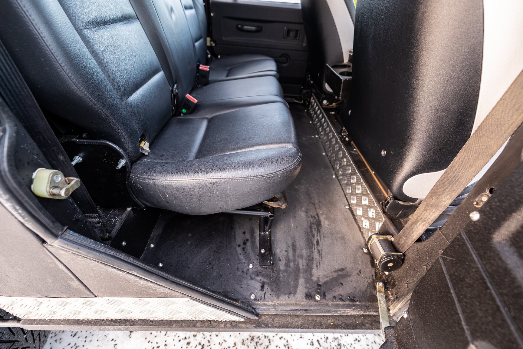 Interior image of 2000 Land Rover Defender 130