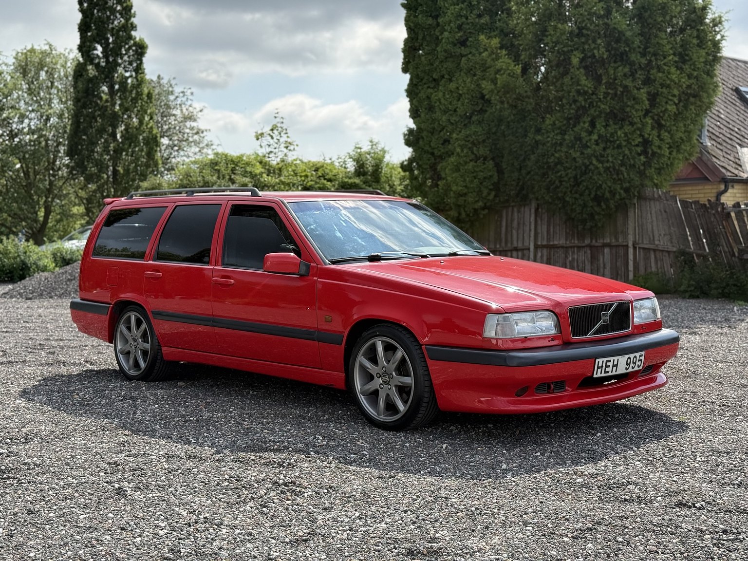 Exterior image of 1996 Volvo 850 R "T-Röd"