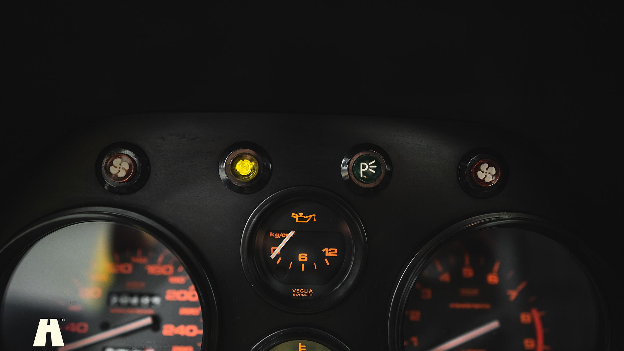 Interiörbild 1986 Ferrari 328 GTB