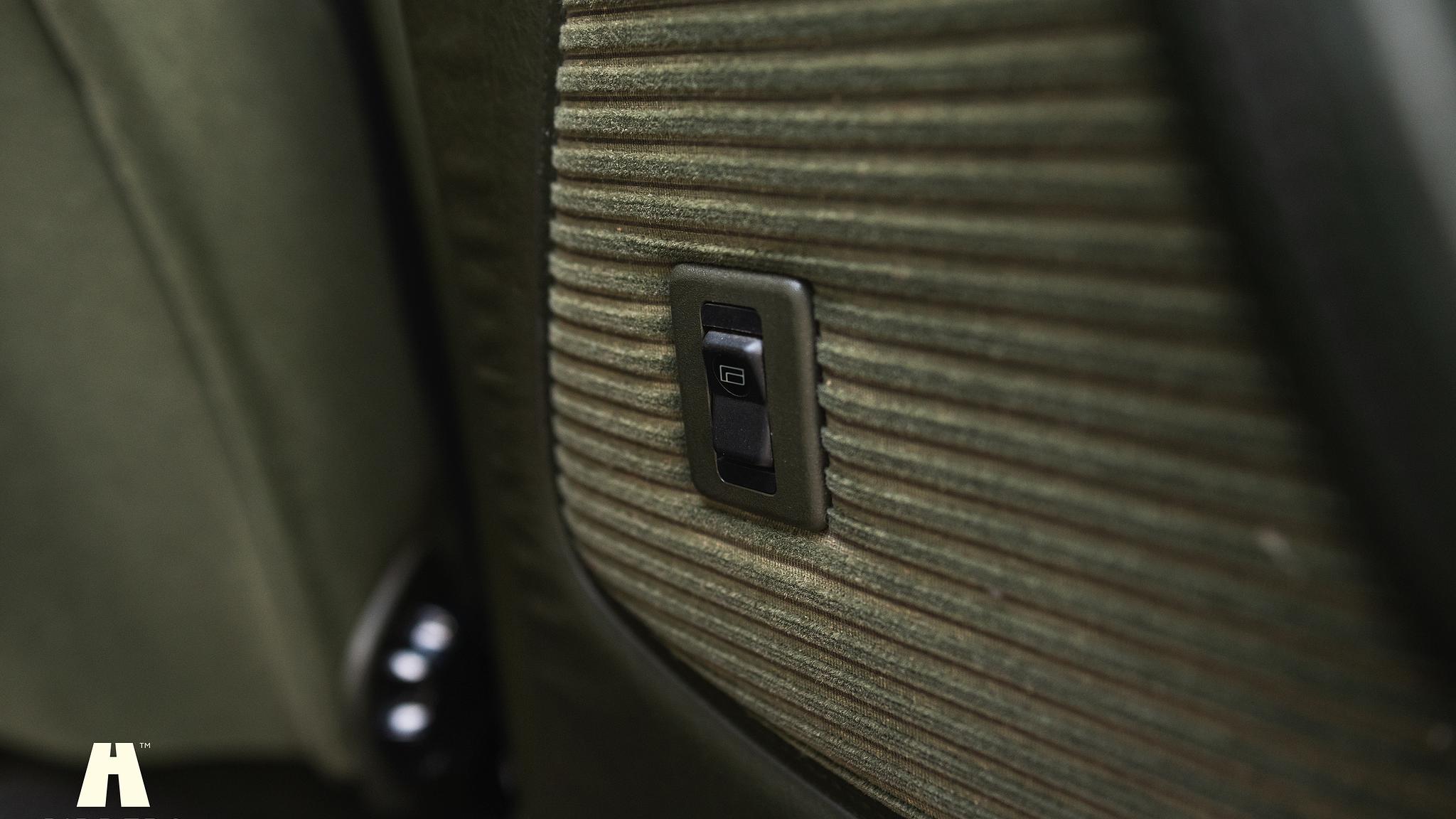 Innenraumfoto von 1985 Mercedes-Benz 200 Series 3  (67)