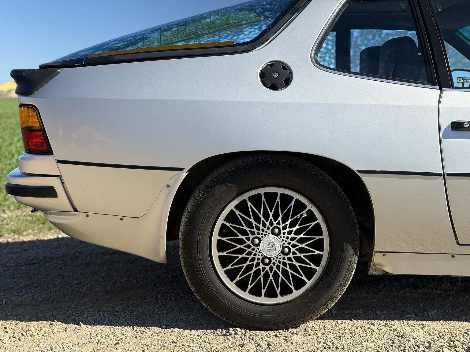 Exteriörbild på 1979 Porsche 924  (17)