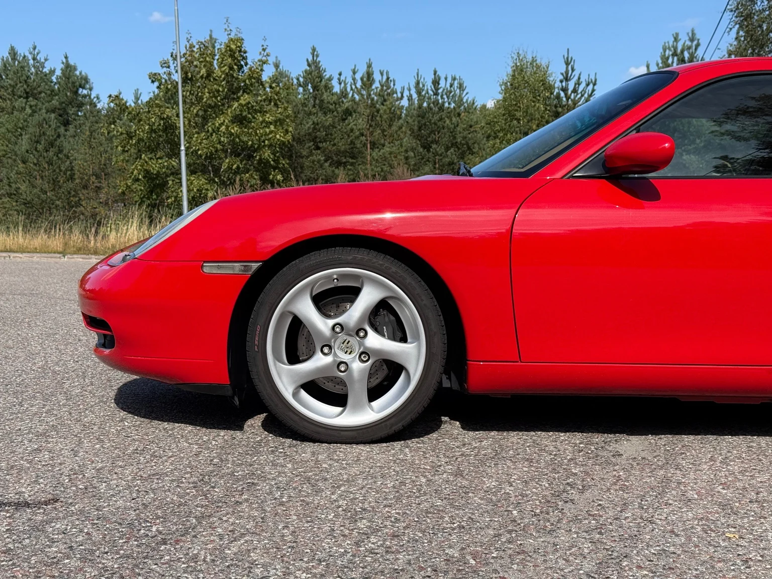 Exterior image of 1998 Porsche 911 Carrera (11)