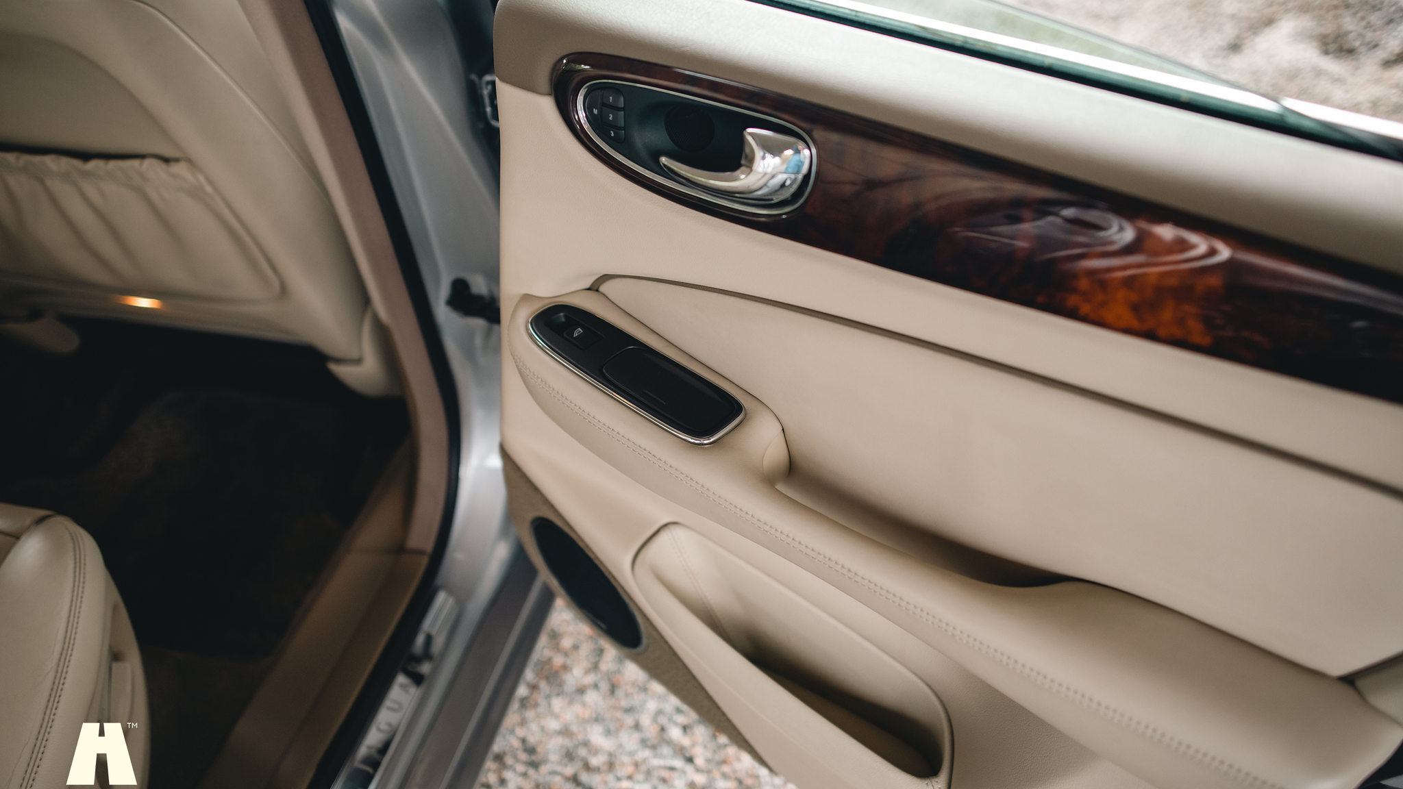 Interior image of 2003 Jaguar XJ Super V8