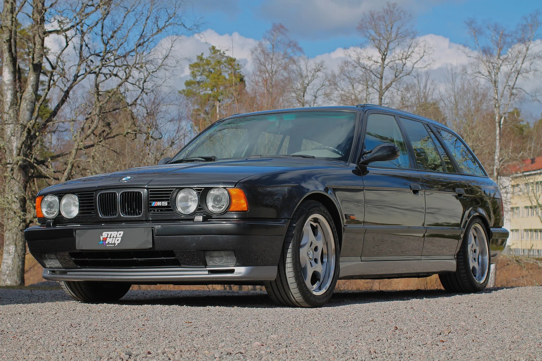 Exterior image of 1993 BMW E34 M5 Touring  (23)