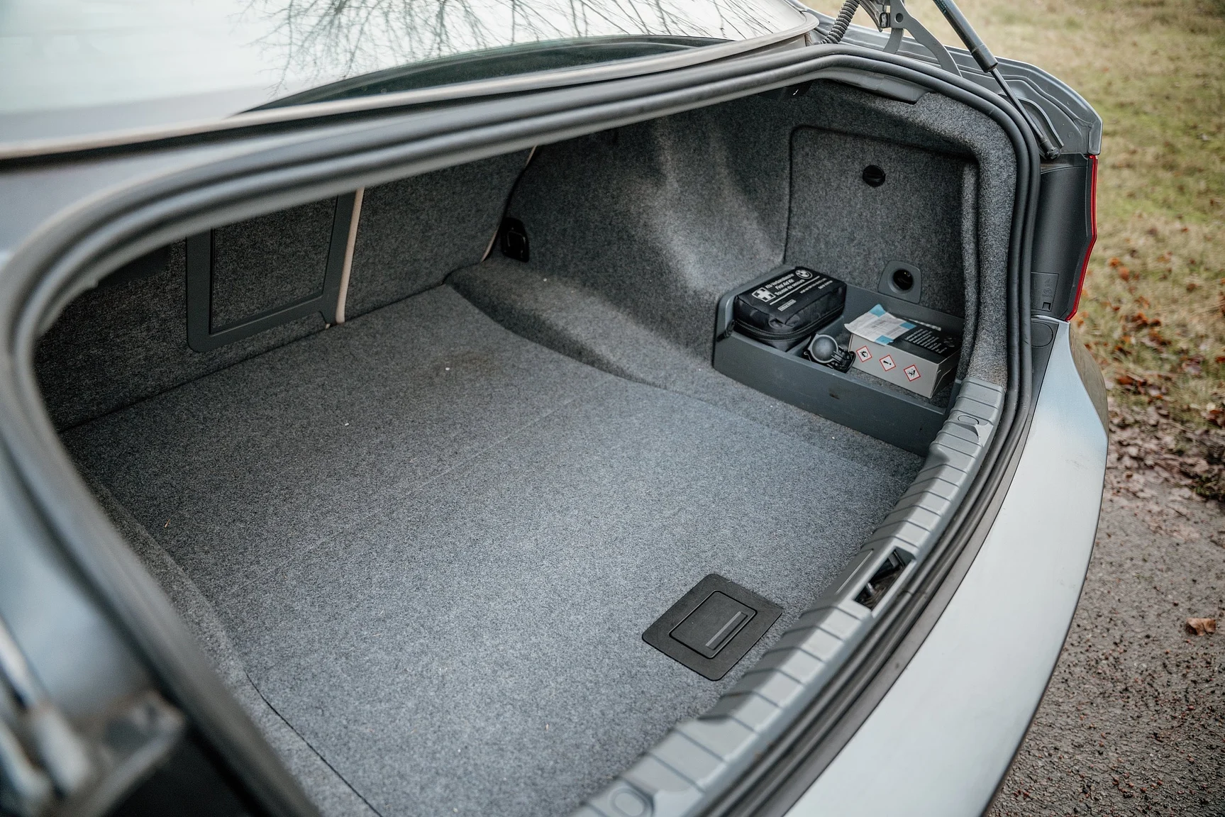 Interior image of 2010 BMW 325i Sedan (55)