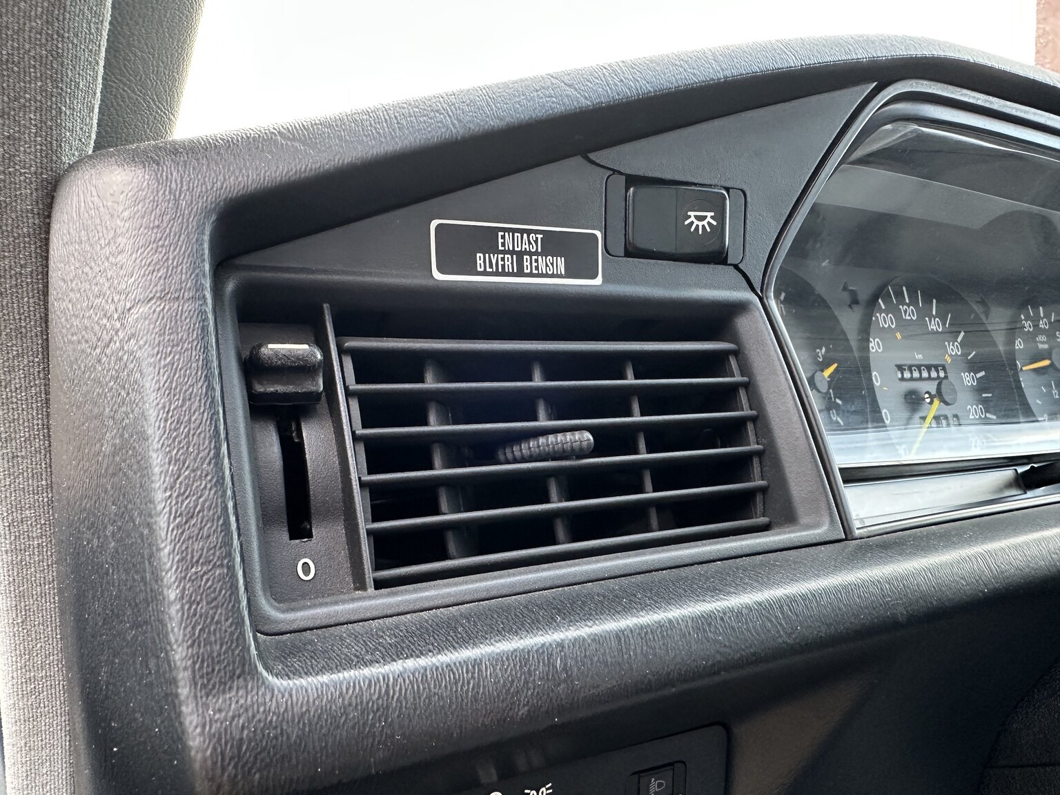 Interior image of 1988 Mercedes-Benz 190 E