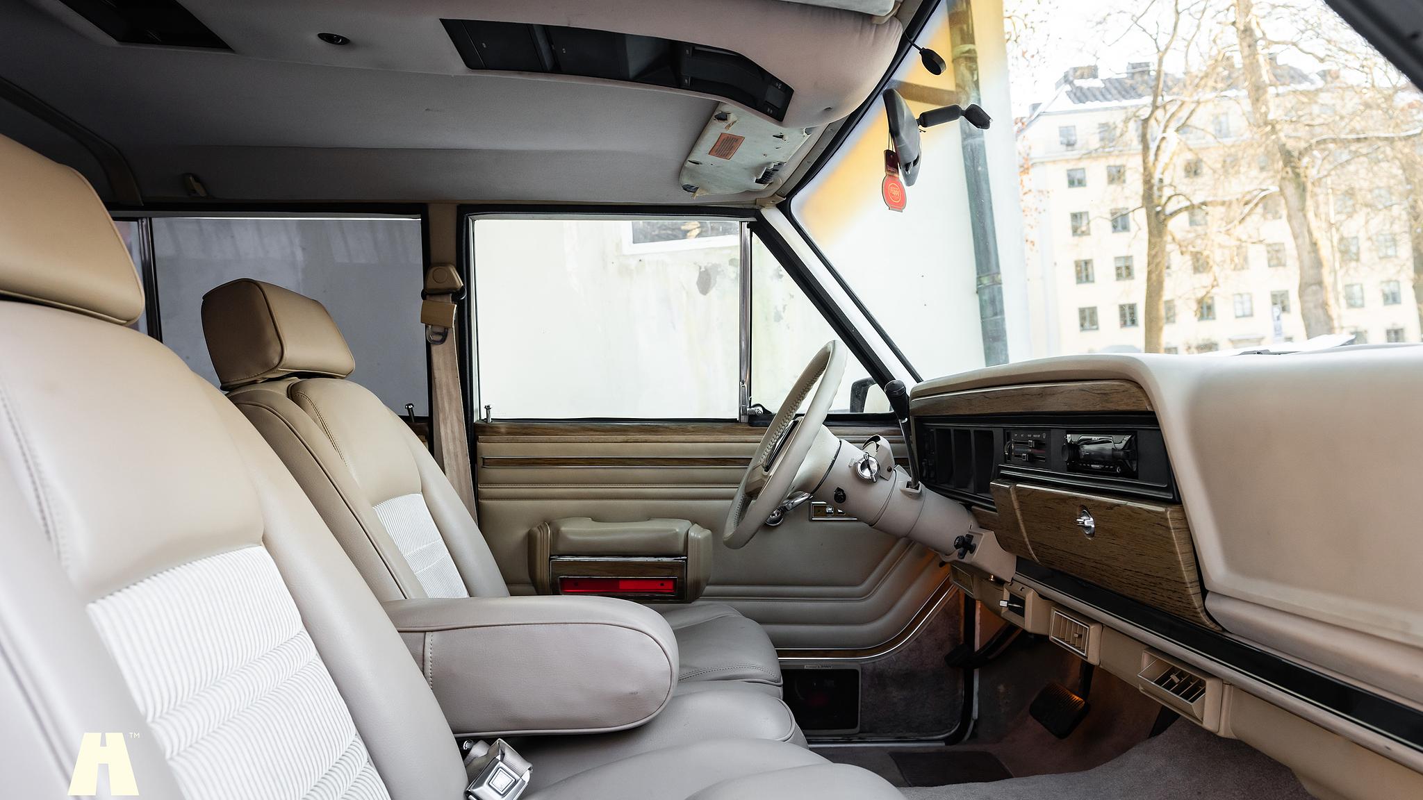Interiörbild 1991 Jeep Grand Wagoneer 1991 (12)