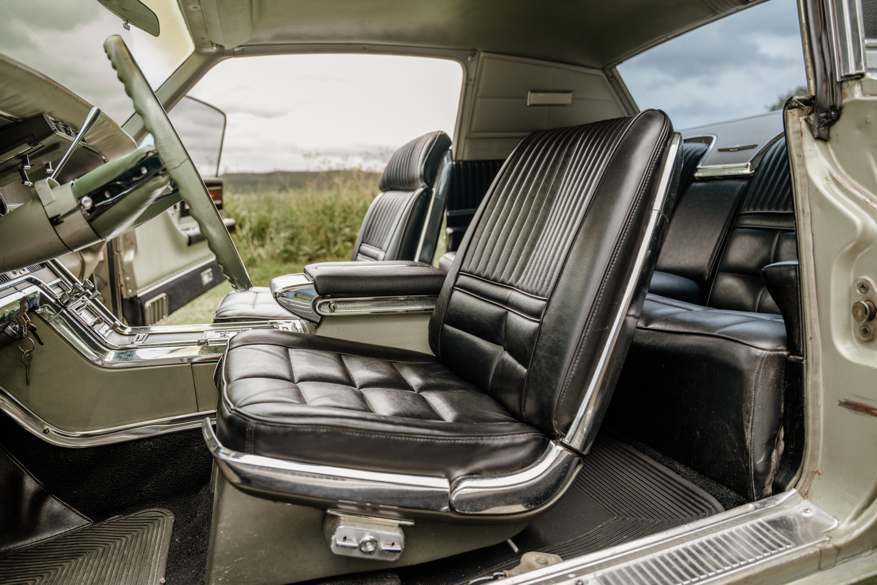 Innenraumfoto von 1966 Ford Thunderbird 6.4 Landou Limited Edition