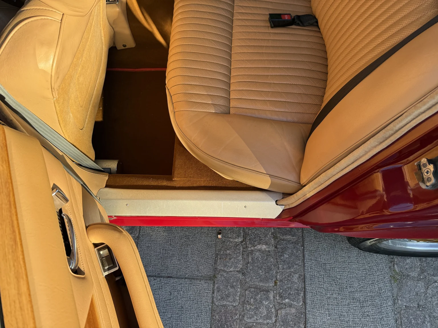 Interior image of 1970 Jaguar XJ12 Performance (41)