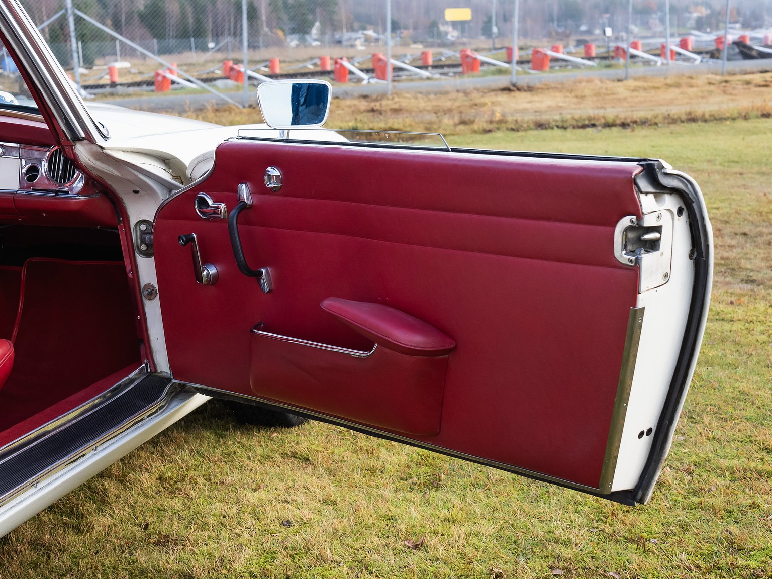 Interior image of 1966 Mercedes-Benz 230 SL "Pagoda"