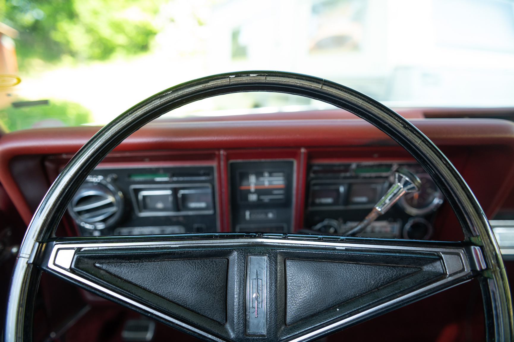 Innenraumfoto von 1968 Oldsmobile Toronado (1)