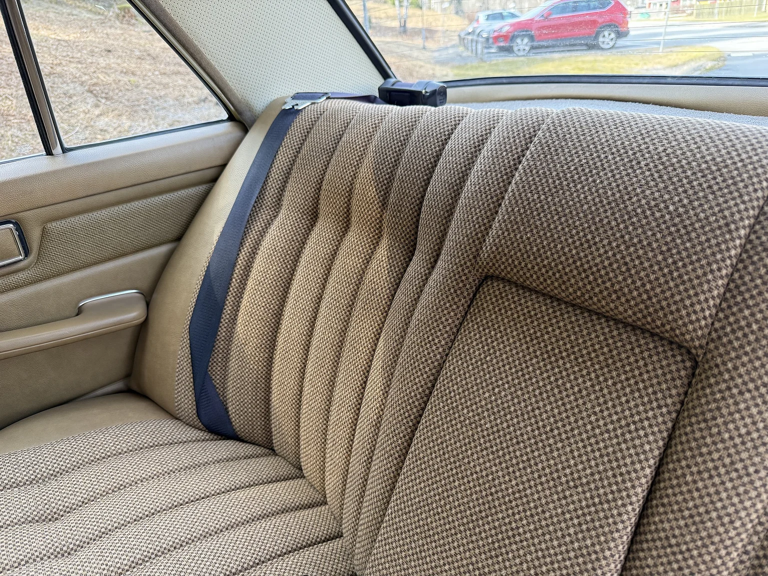 Interior image of 1974 Mercedes-Benz 230 Automatic (53)