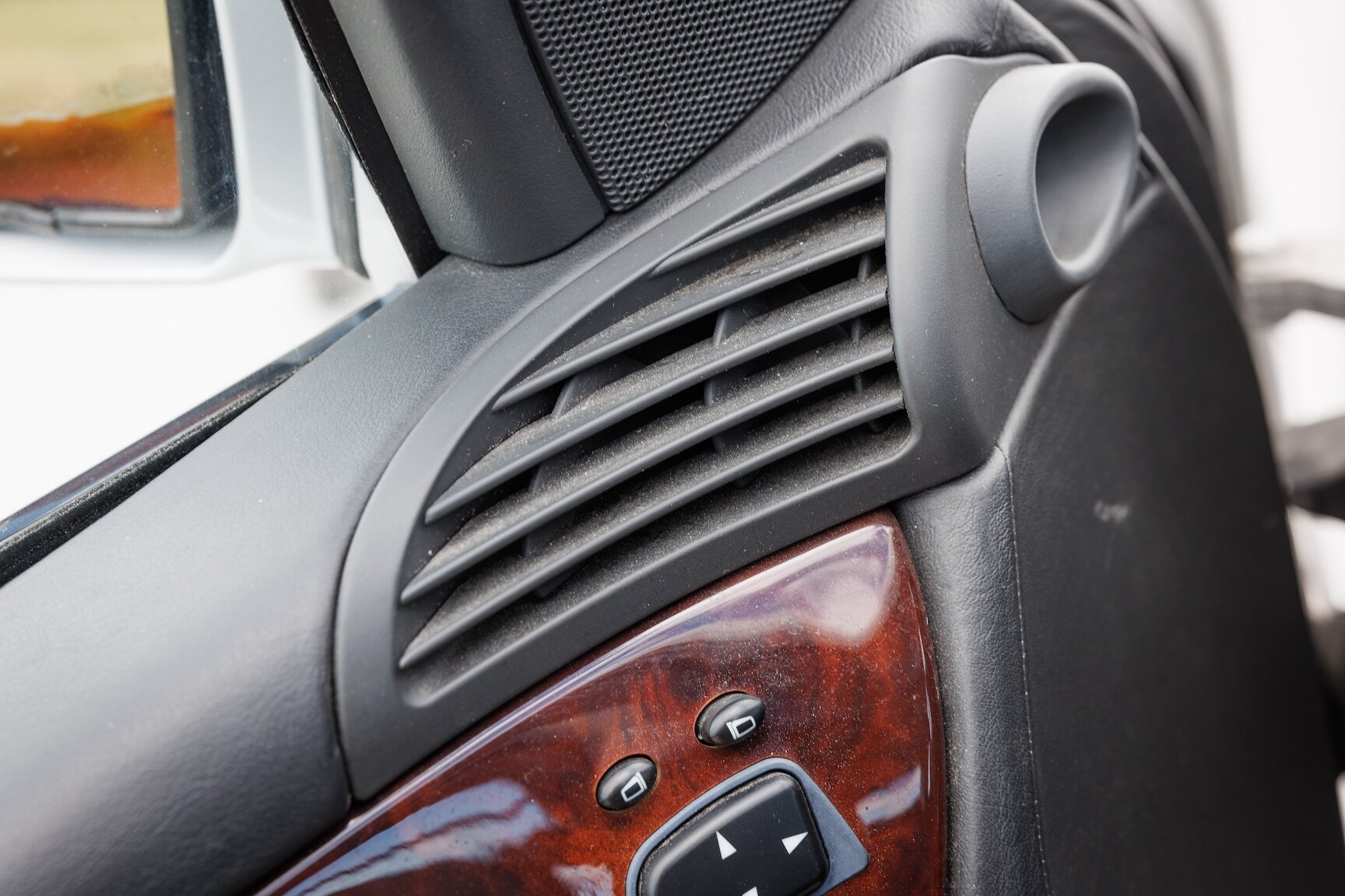 Interior image of 2000 Mercedes-Benz CL600