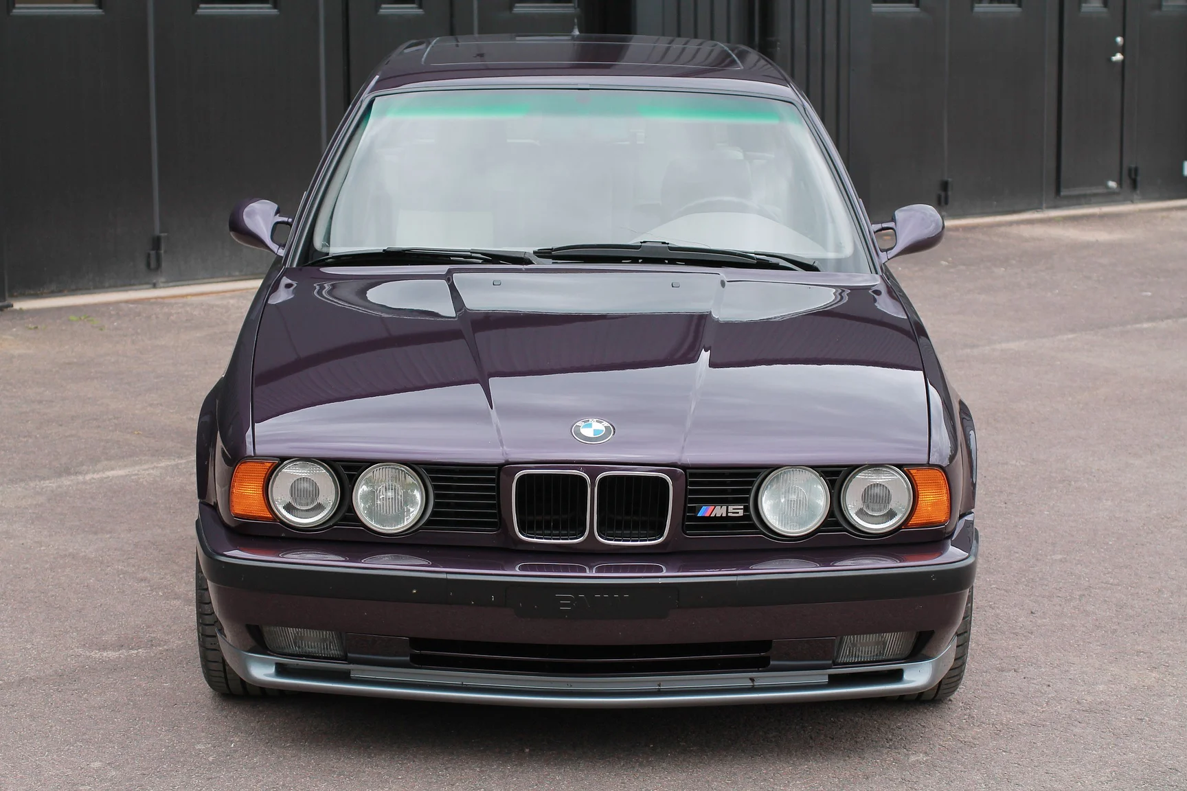 Exterior image of 1993 BMW M5 Touring 3.8 Manual (15)