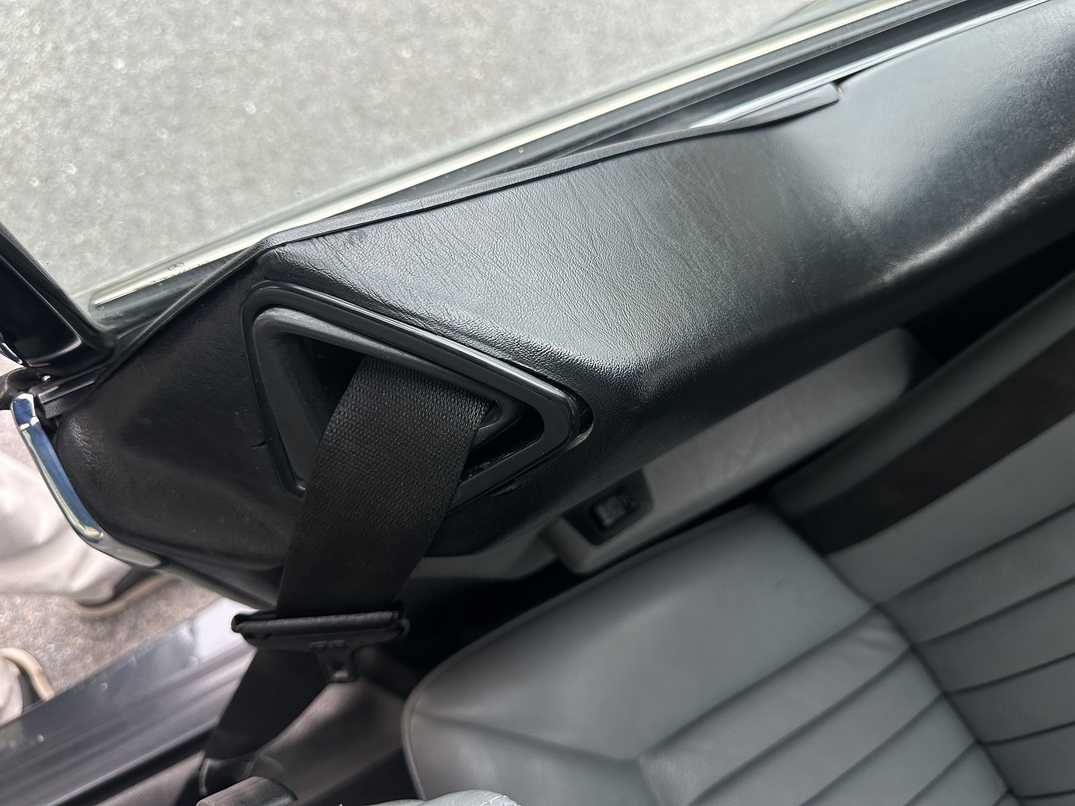Innenraumfoto von 1989 Mercedes-Benz 300 CE Koenig Specials