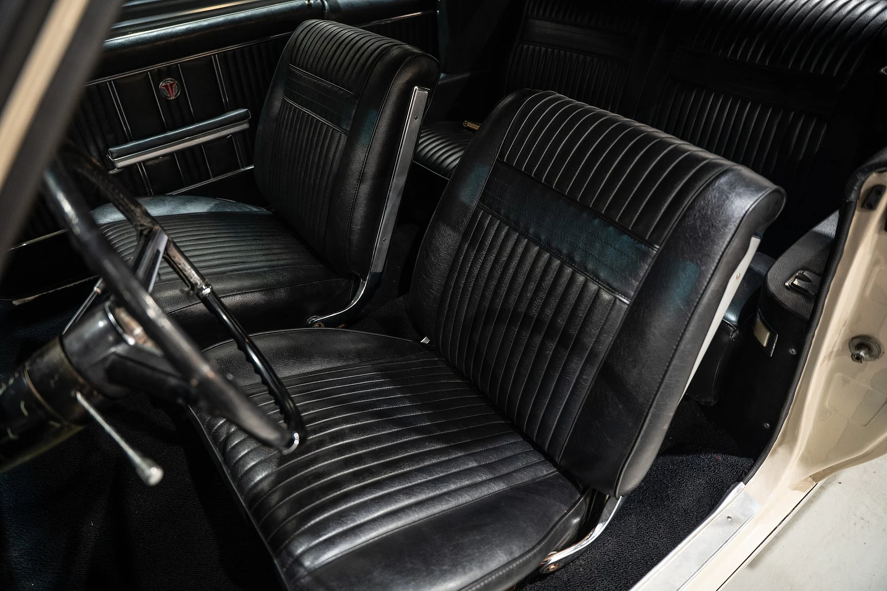 Innenraumfoto von 1964 Oldsmobile Cutlass Convertible (4)