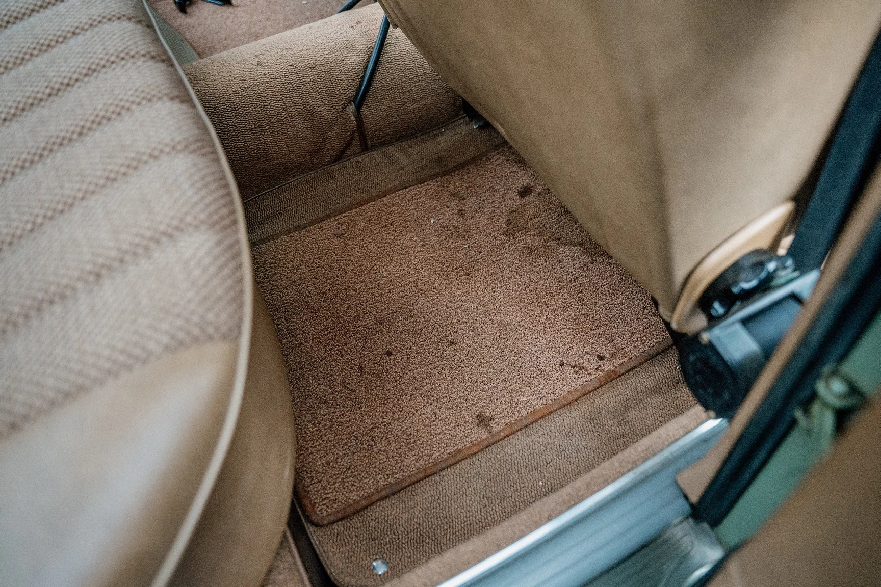 Interior image of 1975 Mercedes-Benz 240 D 3.0 (26)