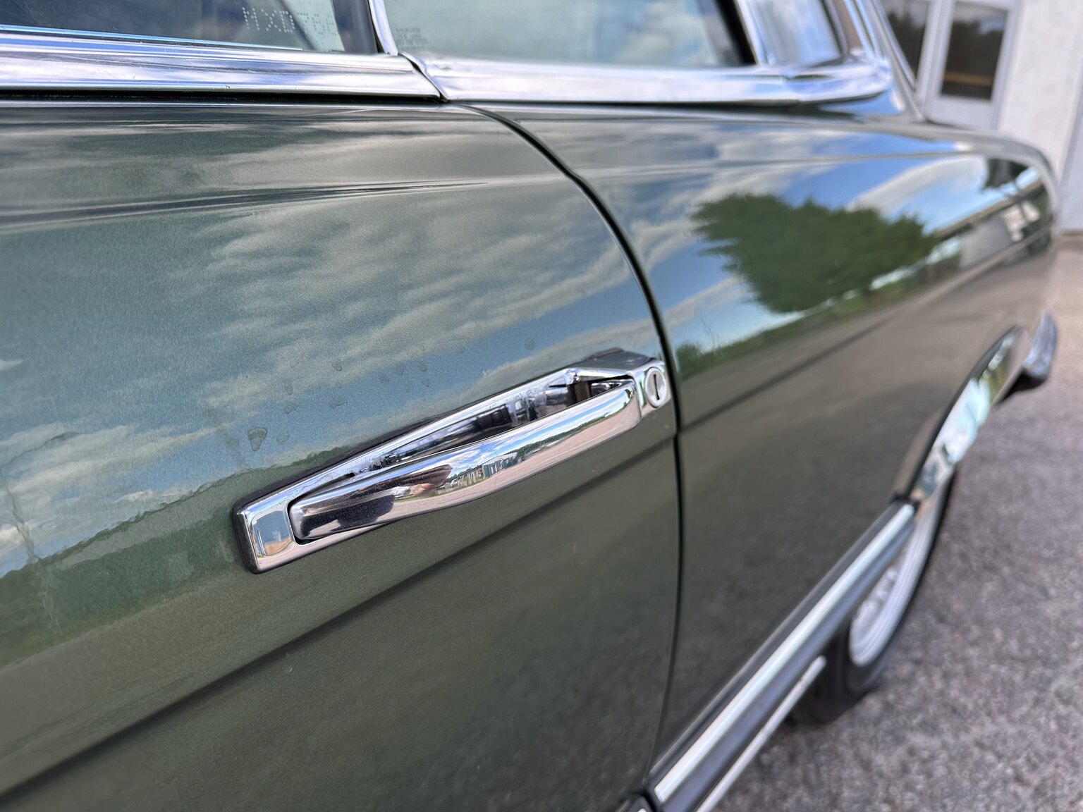 Exteriörbild på 1974 Mercedes Benz 450 SLC