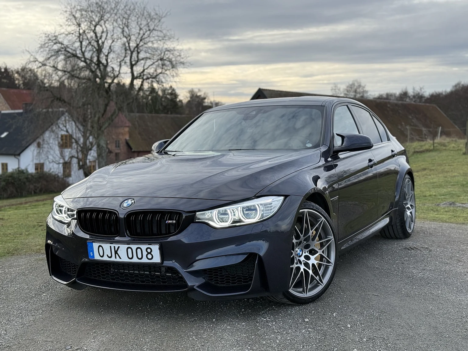 Exteriörbild på 2017 BMW M3 Competition 30 Jahre (9)