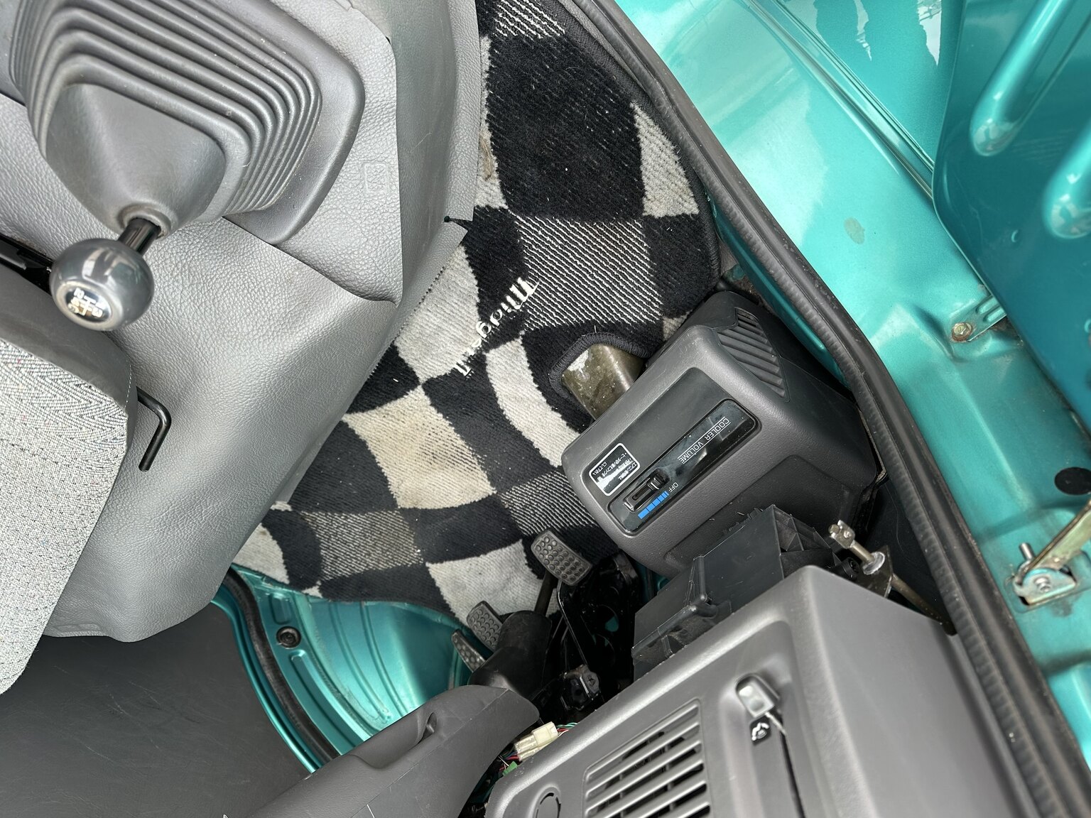 Innenraumfoto von 1997 Daihatsu Midget II