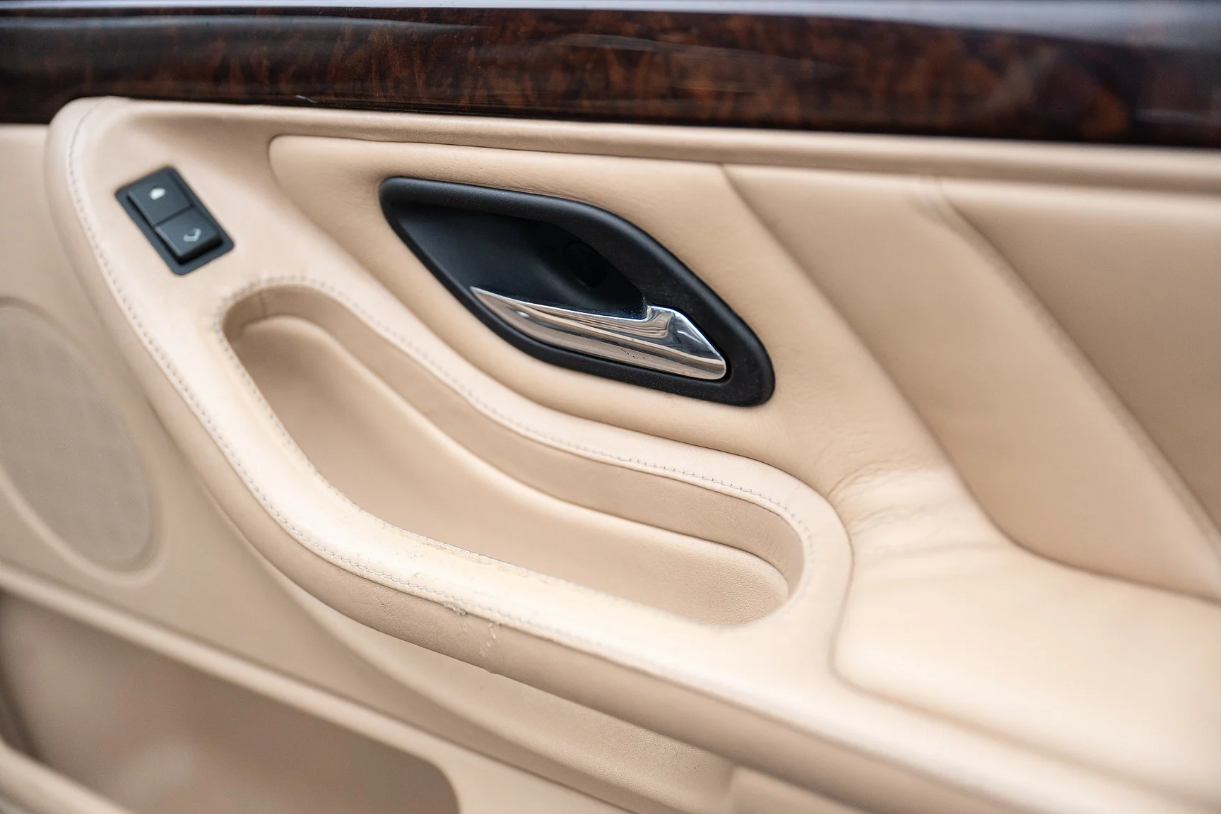 Interior image of 1996 BMW 740 iA - NO RESERVE (47)