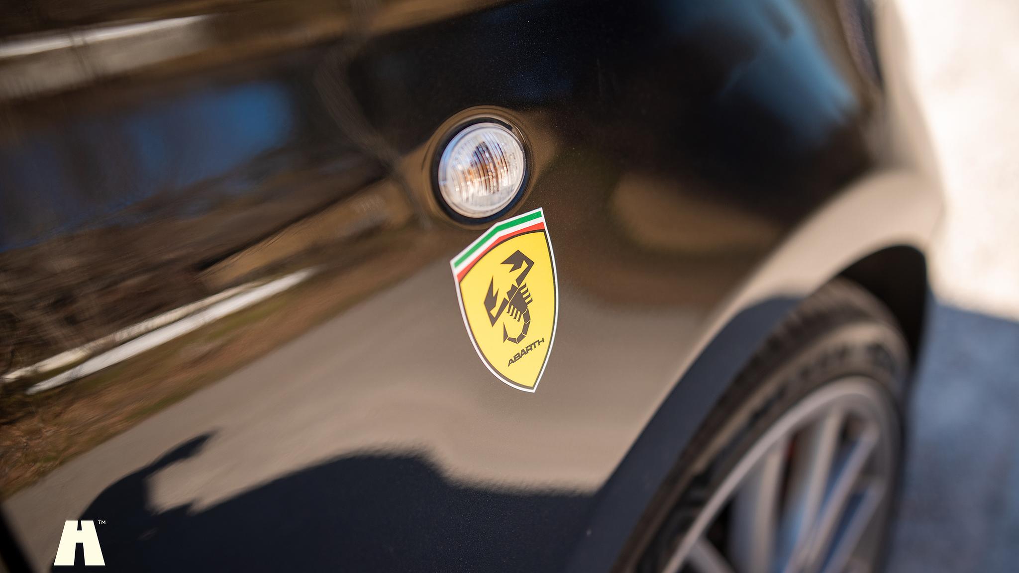 Exteriörbild på 2016 Abarth 595 Competizione (44)