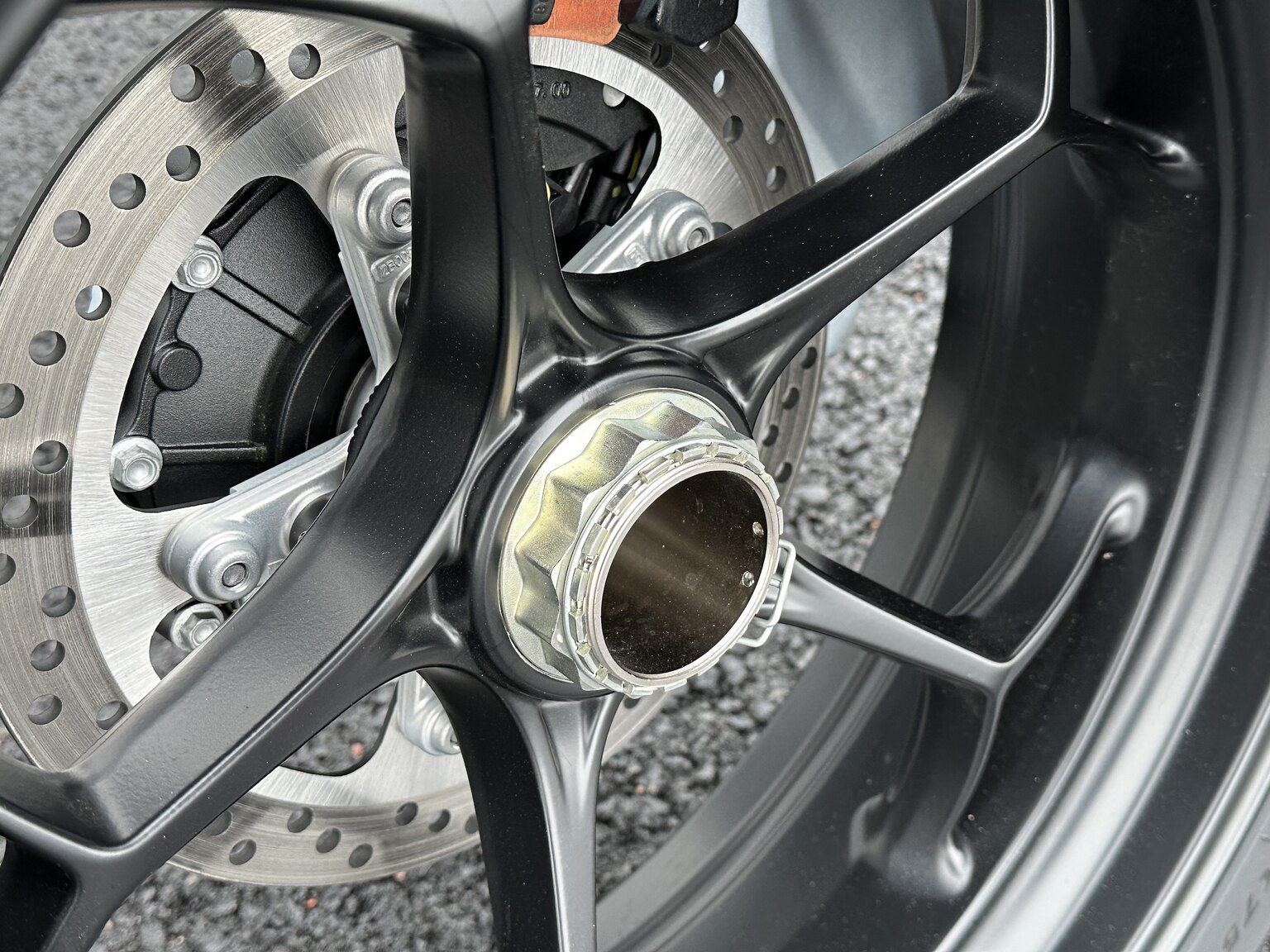 2023 Moto Guzzi V100 Mandello S (18), Mekanik