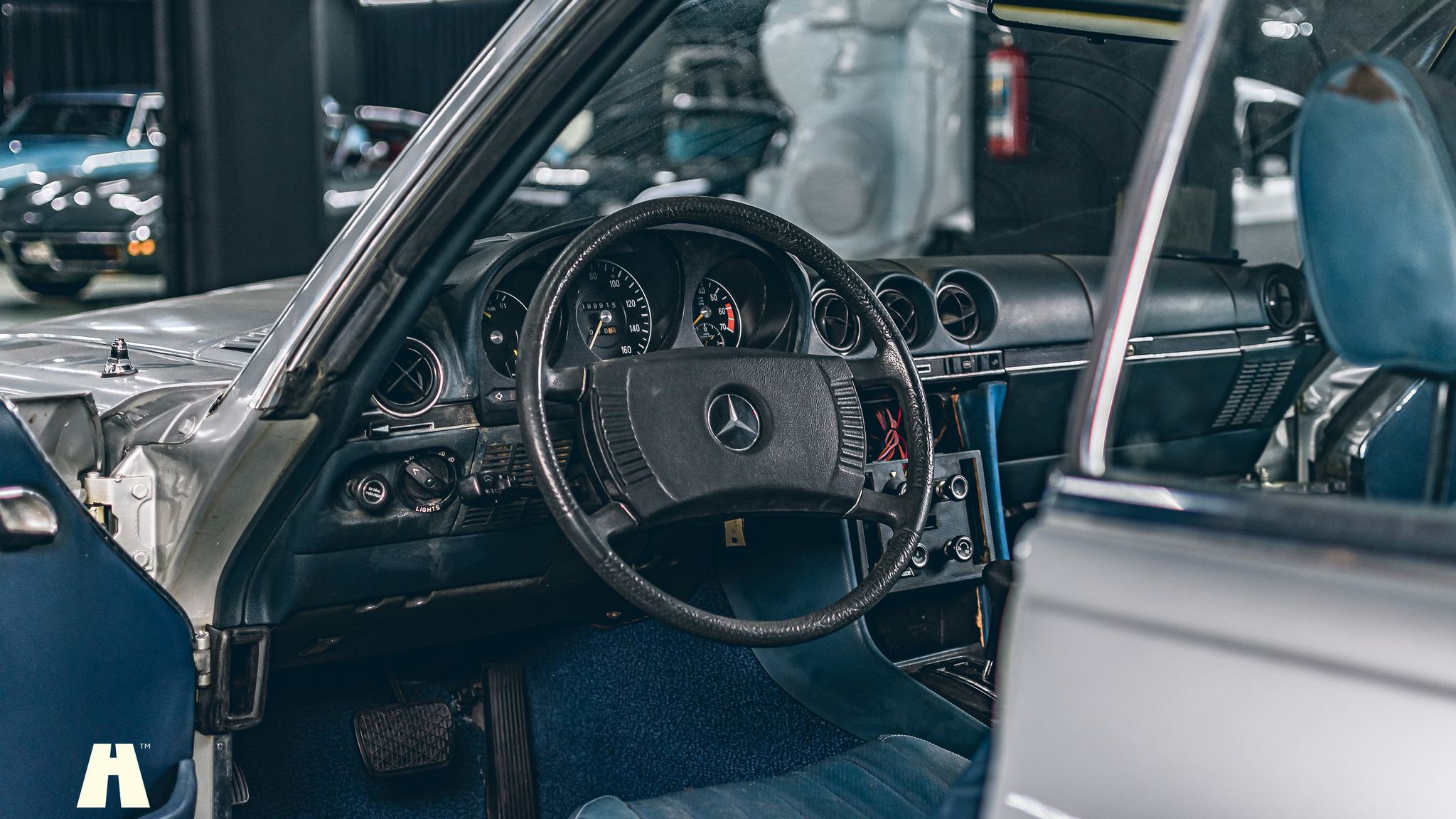 Interiörbild 1974 Mercedes SLC450 Project