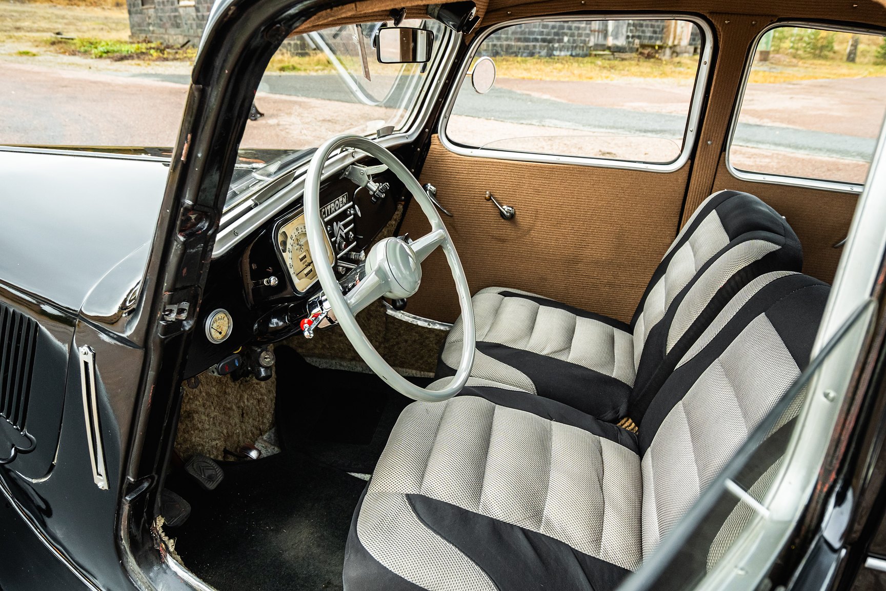Interior image of 1951 Citroën Berline 11 Sport