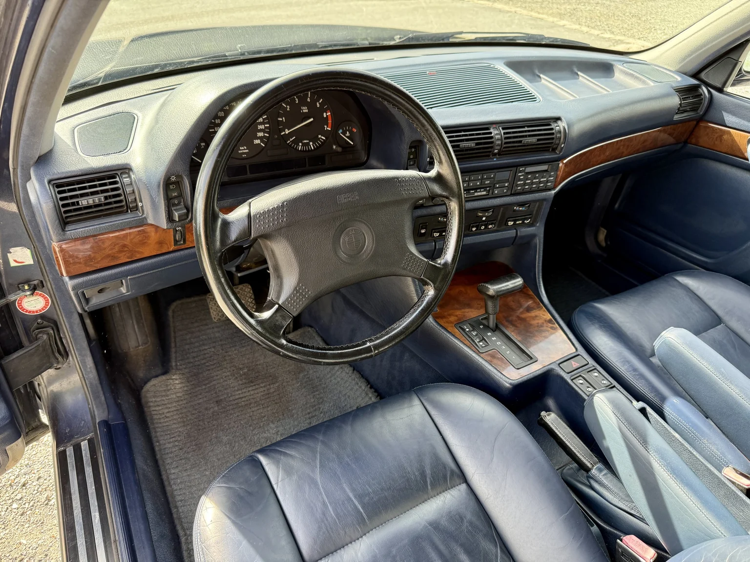 Innenraumfoto von 1990 BMW 750i (1)